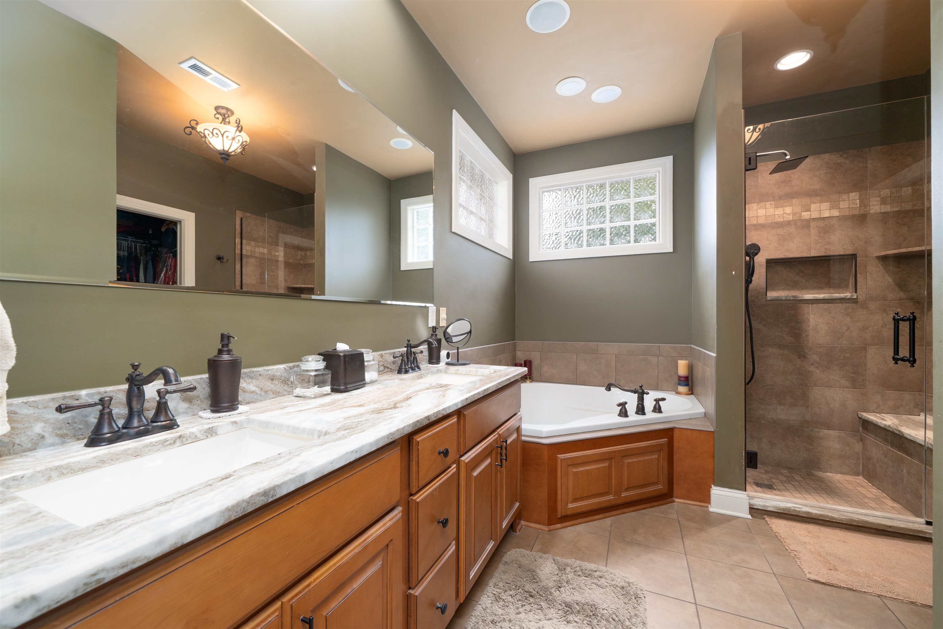 5221 Lanewood Drive, Owensboro, Kentucky 42303, 4 Bedrooms Bedrooms, ,3 BathroomsBathrooms,Single Family Residence,For Sale,Lanewood Drive,95428