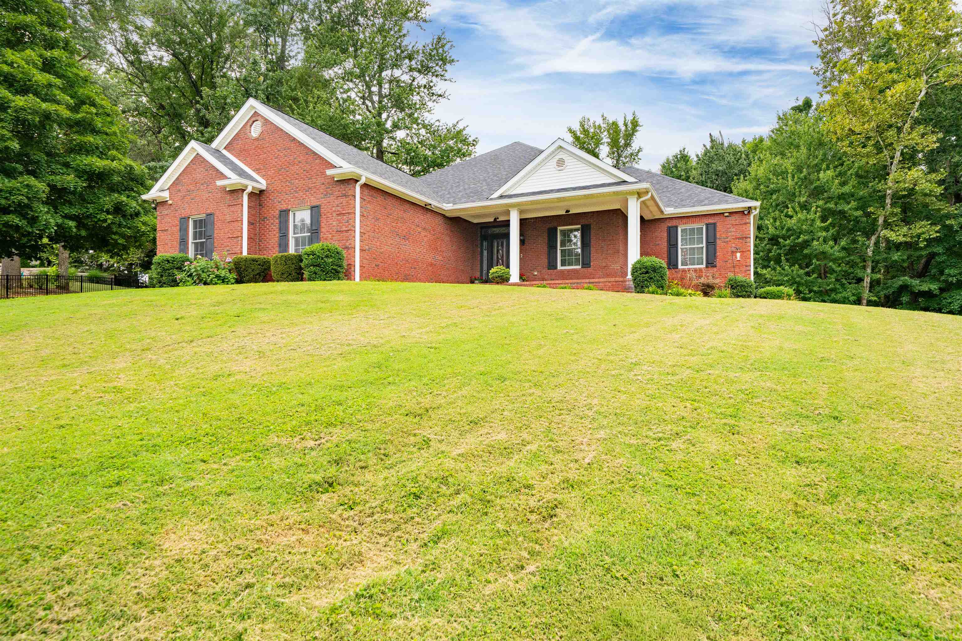 5221 Lanewood Drive, Owensboro, Kentucky 42303, 4 Bedrooms Bedrooms, ,3 BathroomsBathrooms,Single Family Residence,For Sale,Lanewood Drive,95428