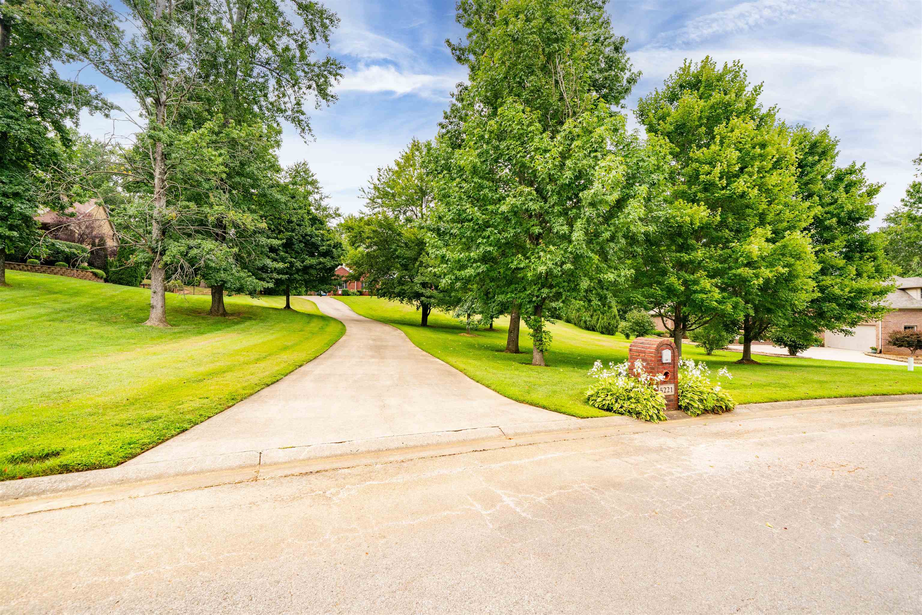 5221 Lanewood Drive, Owensboro, Kentucky 42303, 4 Bedrooms Bedrooms, ,3 BathroomsBathrooms,Single Family Residence,For Sale,Lanewood Drive,95428