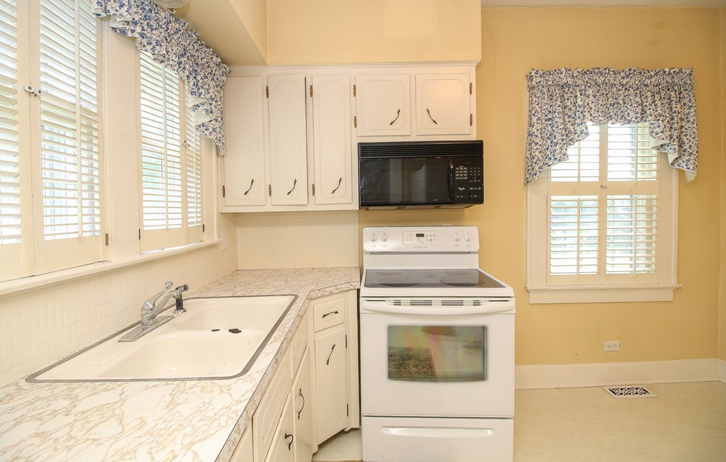 6 Colonial Ct, Henderson, Kentucky 42420, 3 Bedrooms Bedrooms, ,2 BathroomsBathrooms,Single Family Residence,For Sale,Colonial Ct,95442