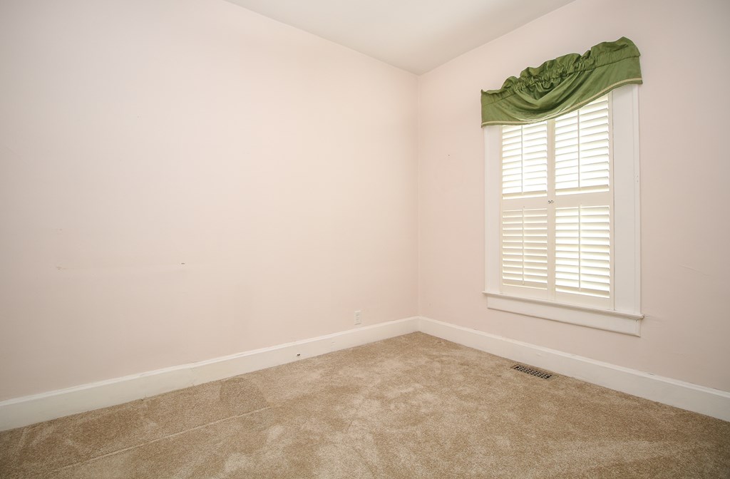 6 Colonial Ct, Henderson, Kentucky 42420, 3 Bedrooms Bedrooms, ,2 BathroomsBathrooms,Single Family Residence,For Sale,Colonial Ct,95442