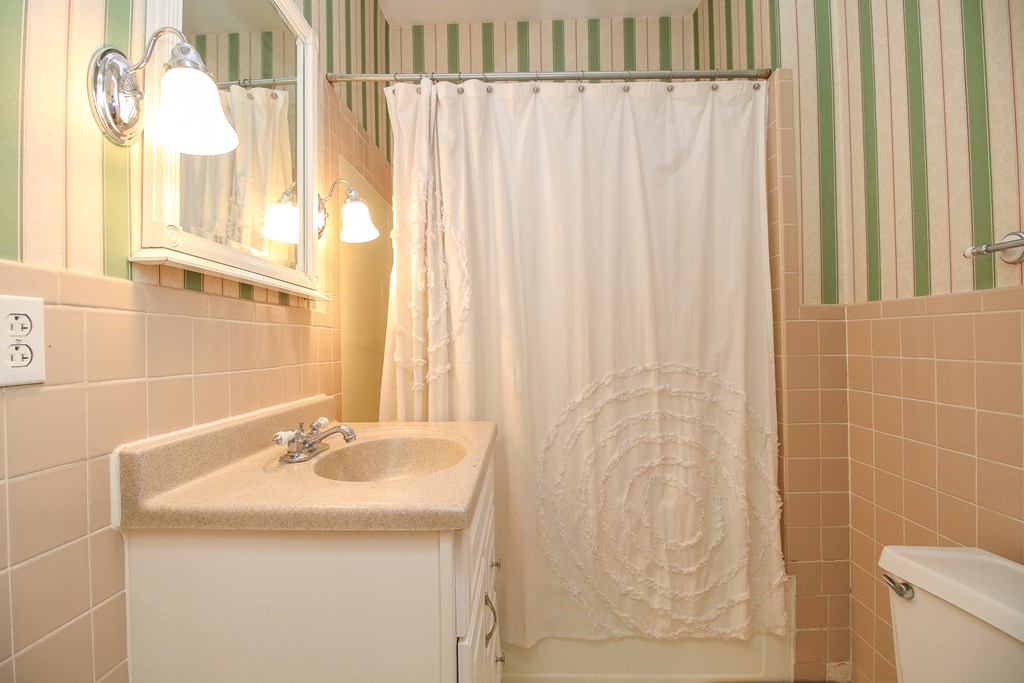 6 Colonial Ct, Henderson, Kentucky 42420, 3 Bedrooms Bedrooms, ,2 BathroomsBathrooms,Single Family Residence,For Sale,Colonial Ct,95442