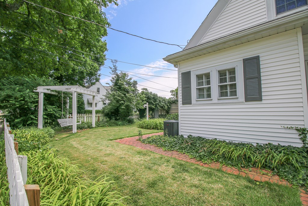 6 Colonial Ct, Henderson, Kentucky 42420, 3 Bedrooms Bedrooms, ,2 BathroomsBathrooms,Single Family Residence,For Sale,Colonial Ct,95442
