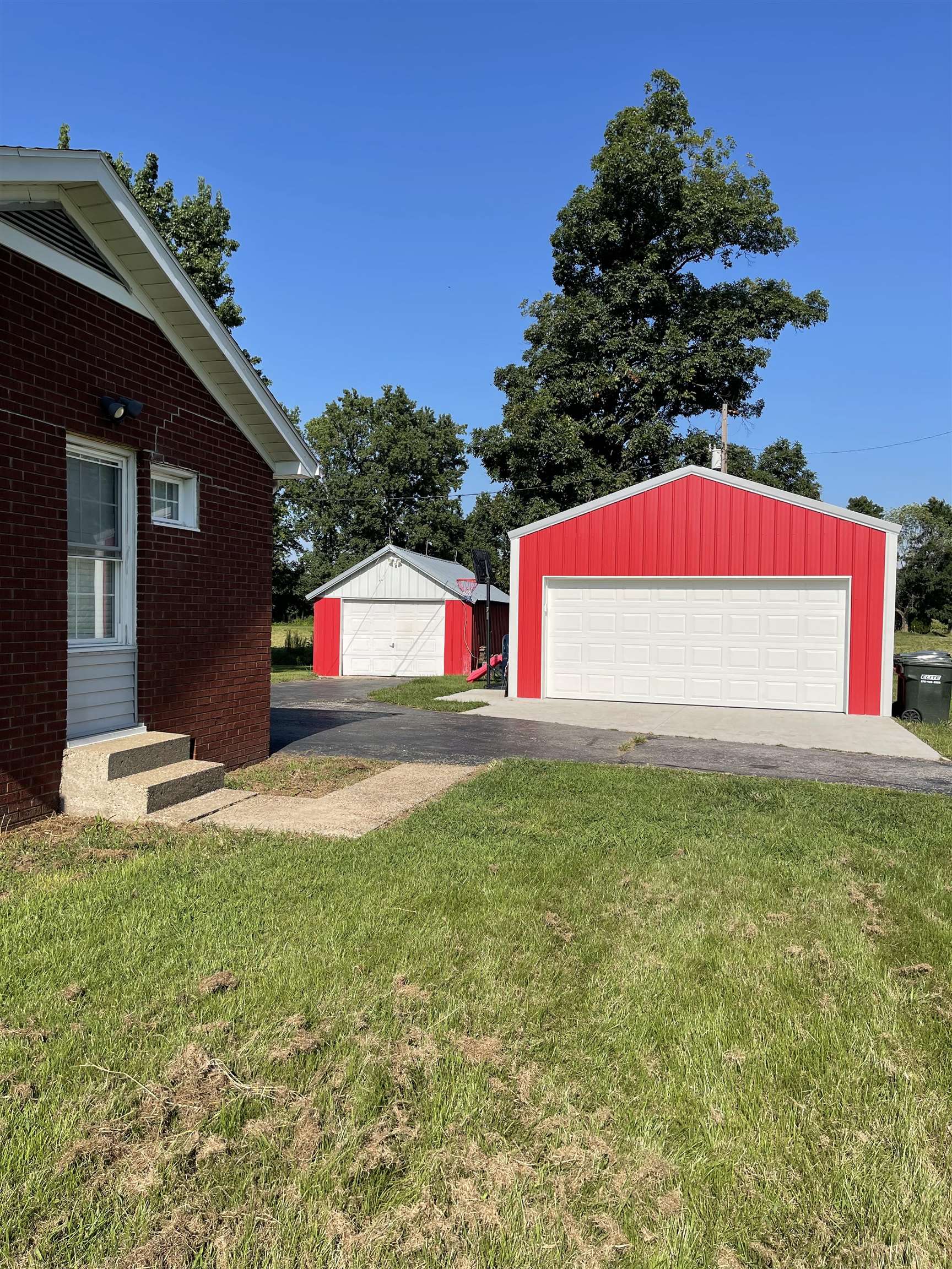 1370 KY-250, Calhoun, Kentucky 42327, 3 Bedrooms Bedrooms, ,2 BathroomsBathrooms,Single Family Residence,For Sale,KY-250,95454