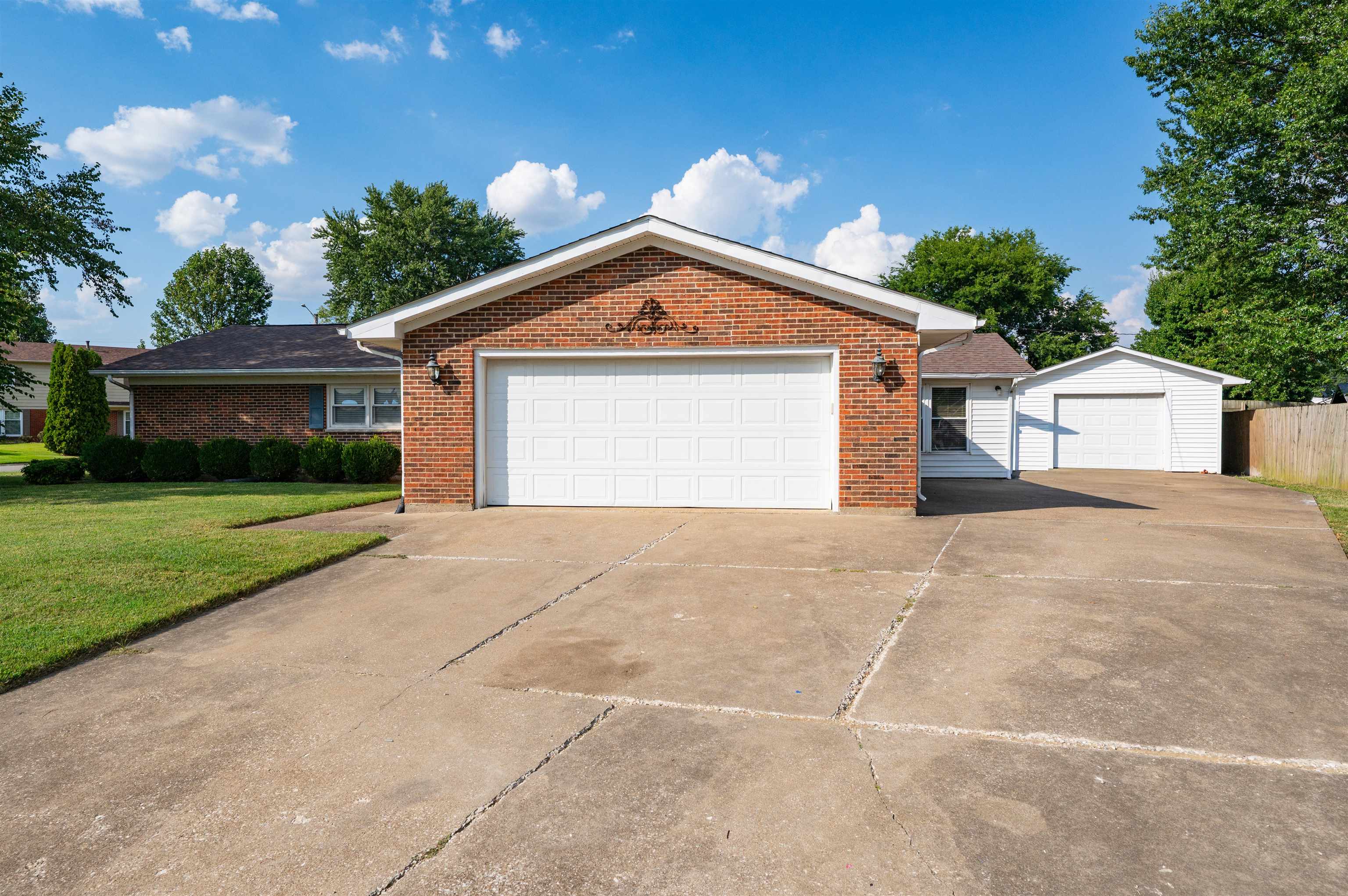 2317 Azra Ct, Owensboro, Kentucky 42301, 3 Bedrooms Bedrooms, ,2 BathroomsBathrooms,Single Family Residence,For Sale,Azra Ct,95458