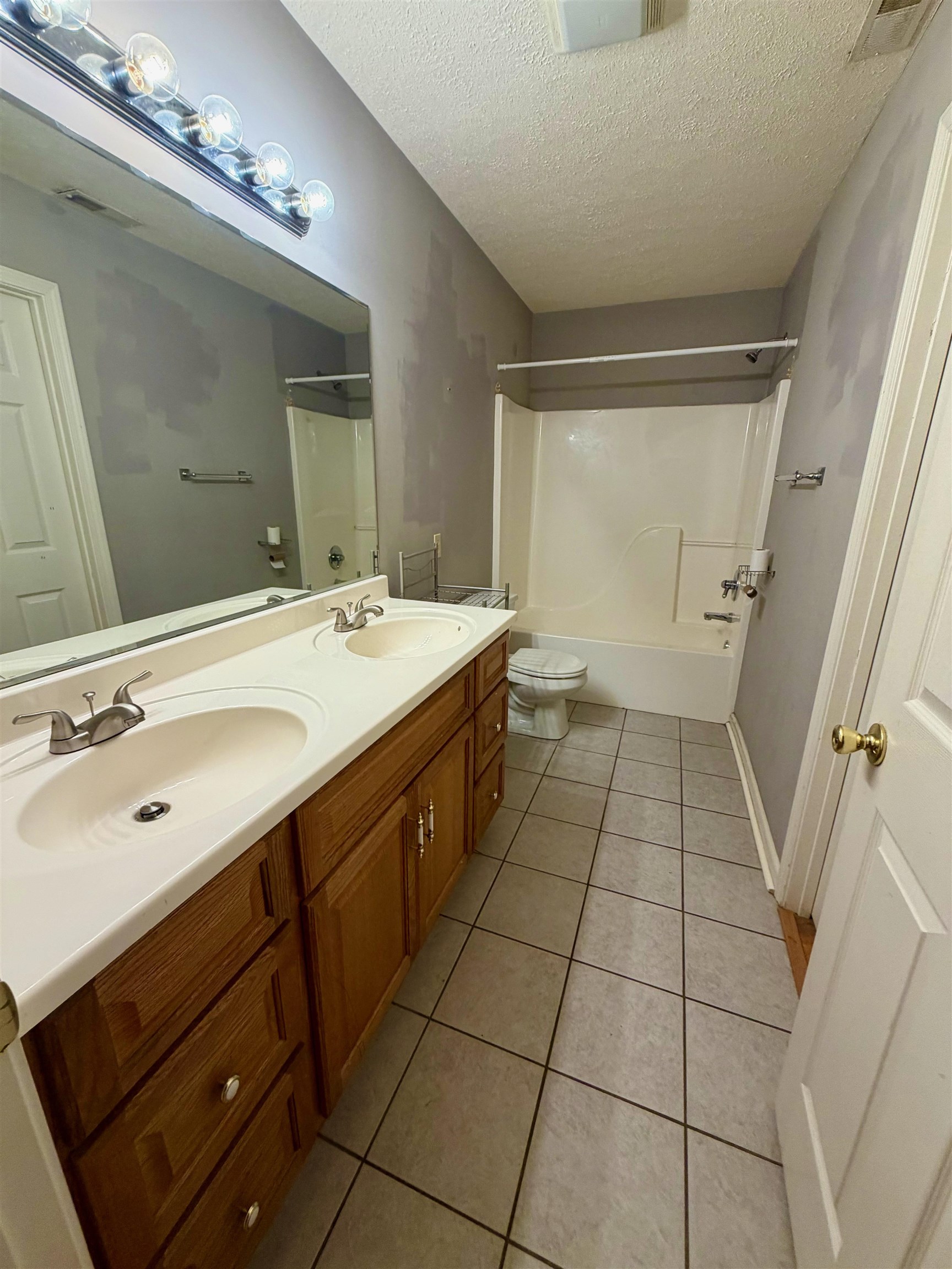 1216 4th Street, Owensboro, Kentucky 42301, 3 Bedrooms Bedrooms, ,2 BathroomsBathrooms,Single Family Residence,For Sale,4th Street,95468