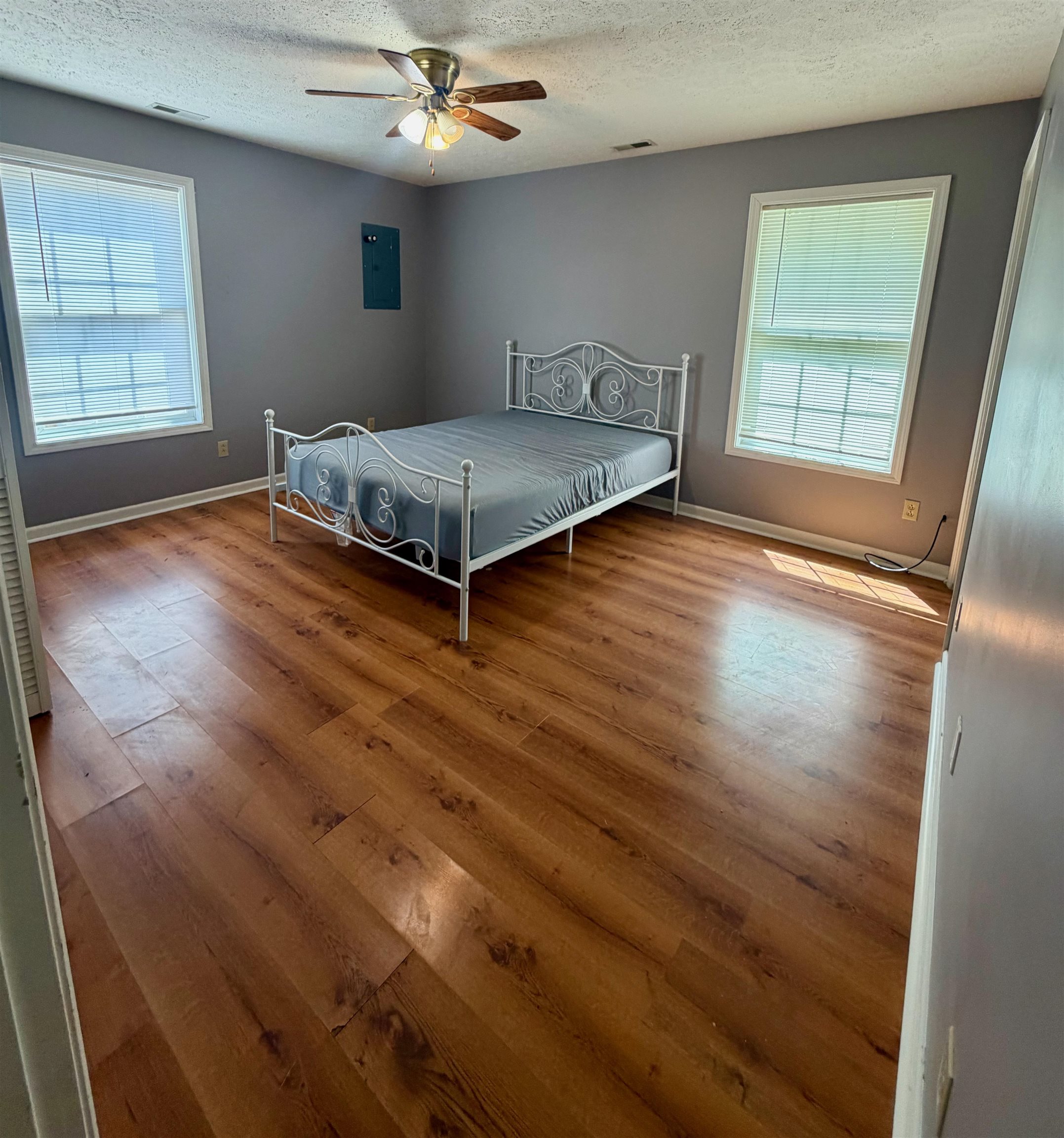1216 4th Street, Owensboro, Kentucky 42301, 3 Bedrooms Bedrooms, ,2 BathroomsBathrooms,Single Family Residence,For Sale,4th Street,95468