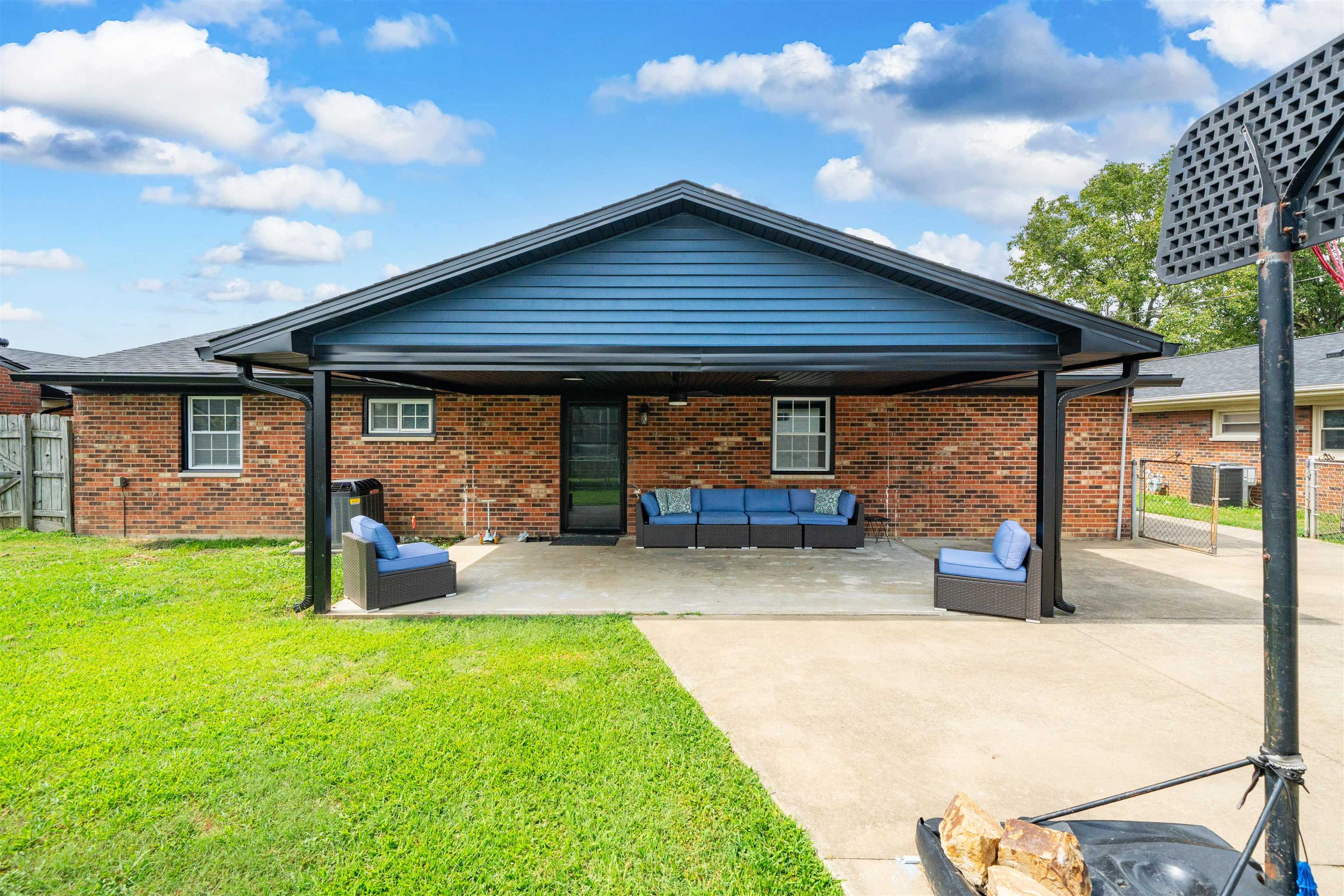 2236 Twenty Grand Ave, Owensboro, Kentucky 42301, 3 Bedrooms Bedrooms, ,2 BathroomsBathrooms,Single Family Residence,For Sale,Twenty Grand Ave,95479