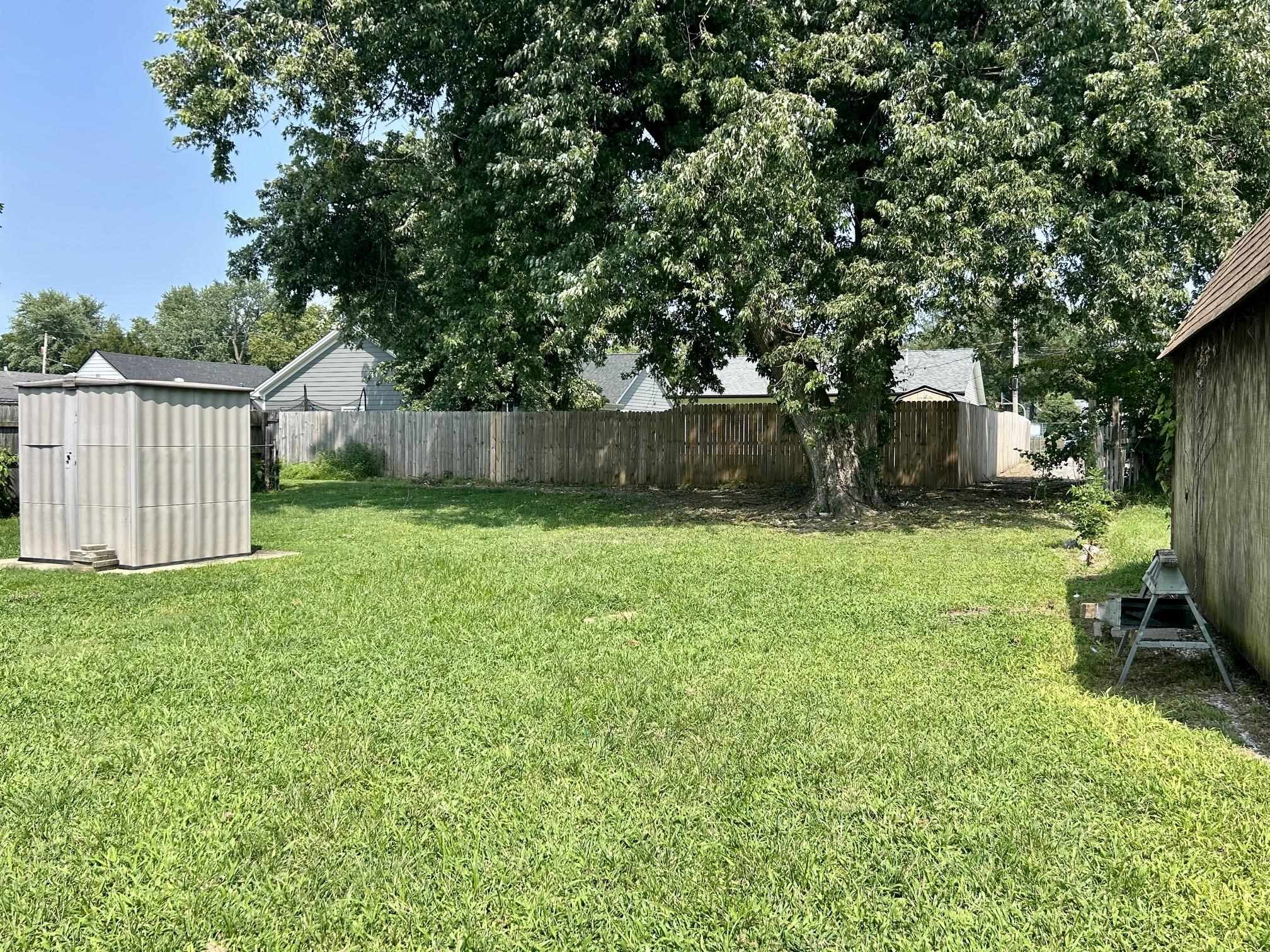 625 Poplar St, Owensboro, Kentucky 42301, 2 Bedrooms Bedrooms, ,1 BathroomBathrooms,Single Family Residence,For Sale,Poplar St,95484