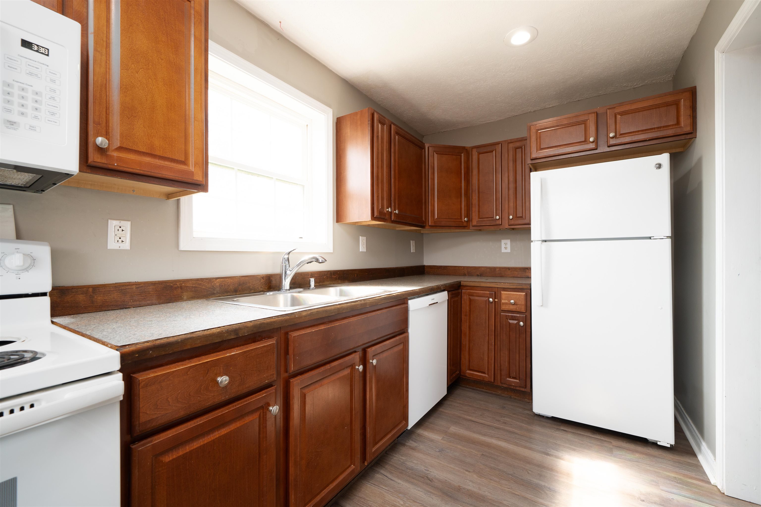 418 7th St, Owensboro, Kentucky 42303, 3 Bedrooms Bedrooms, ,2 BathroomsBathrooms,Single Family Residence,For Sale,7th St,95502