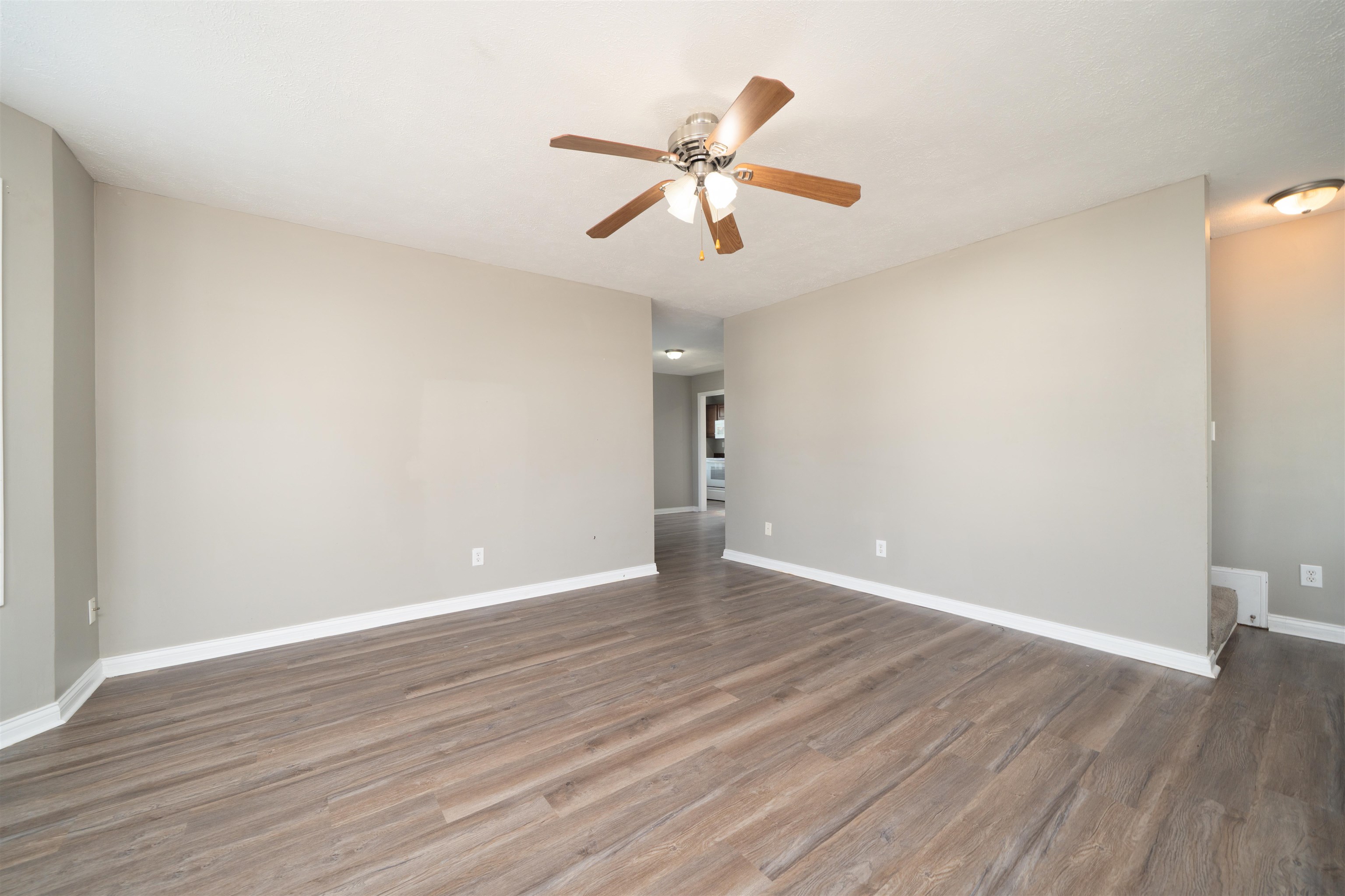 418 7th St, Owensboro, Kentucky 42303, 3 Bedrooms Bedrooms, ,2 BathroomsBathrooms,Single Family Residence,For Sale,7th St,95502
