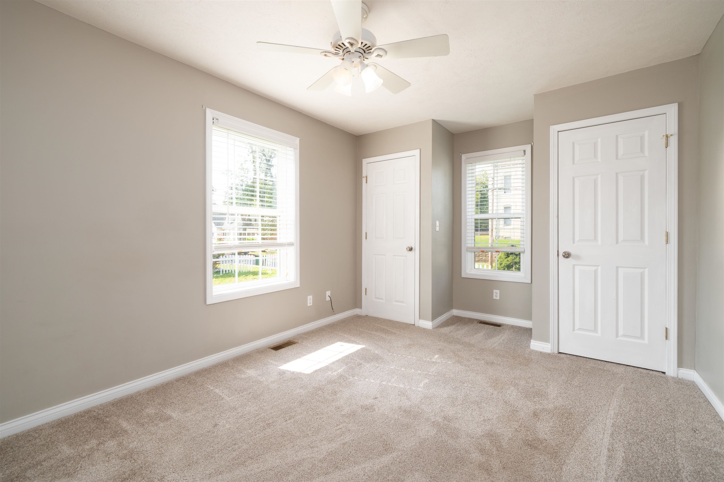 418 7th St, Owensboro, Kentucky 42303, 3 Bedrooms Bedrooms, ,2 BathroomsBathrooms,Single Family Residence,For Sale,7th St,95502