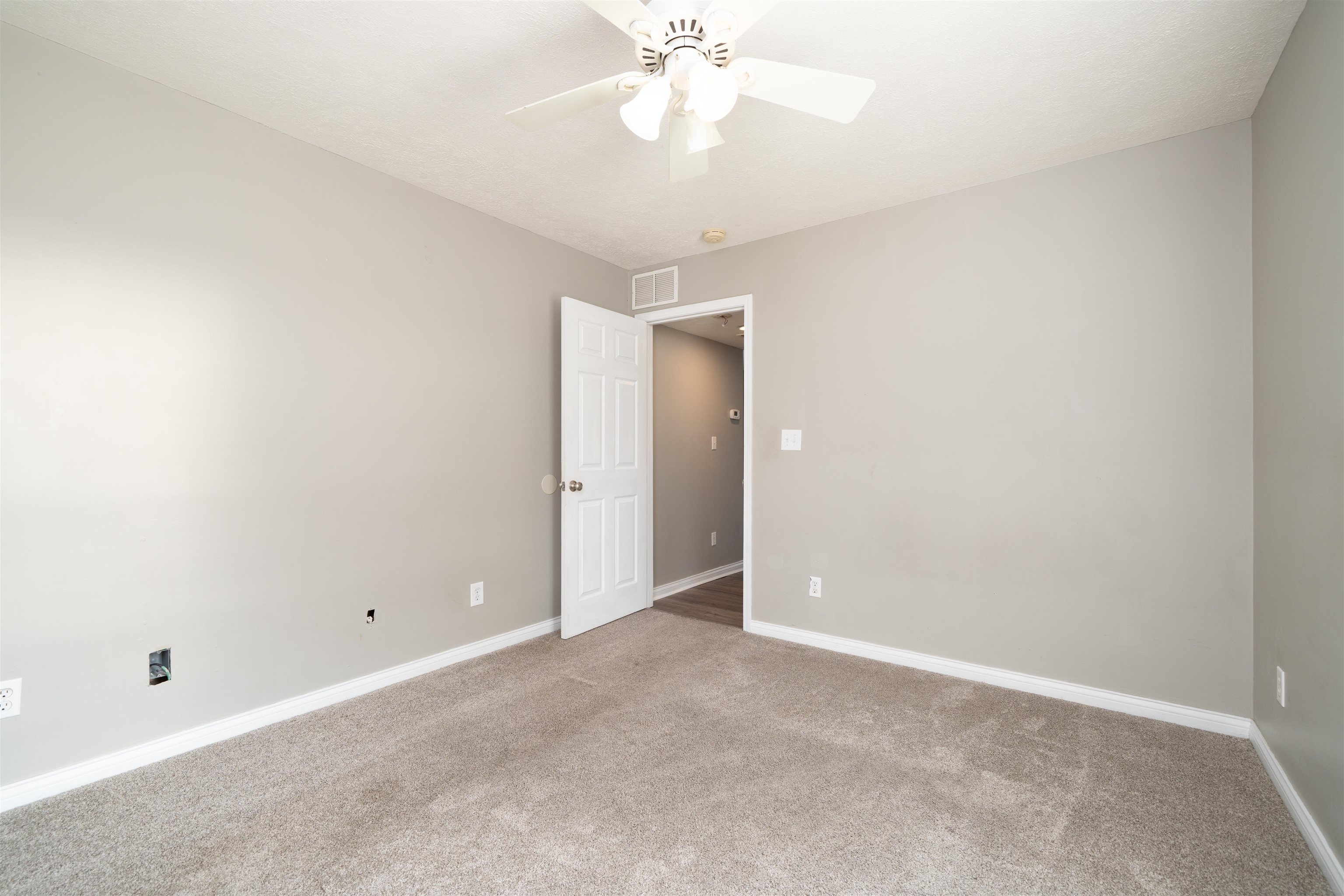 418 7th St, Owensboro, Kentucky 42303, 3 Bedrooms Bedrooms, ,2 BathroomsBathrooms,Single Family Residence,For Sale,7th St,95502