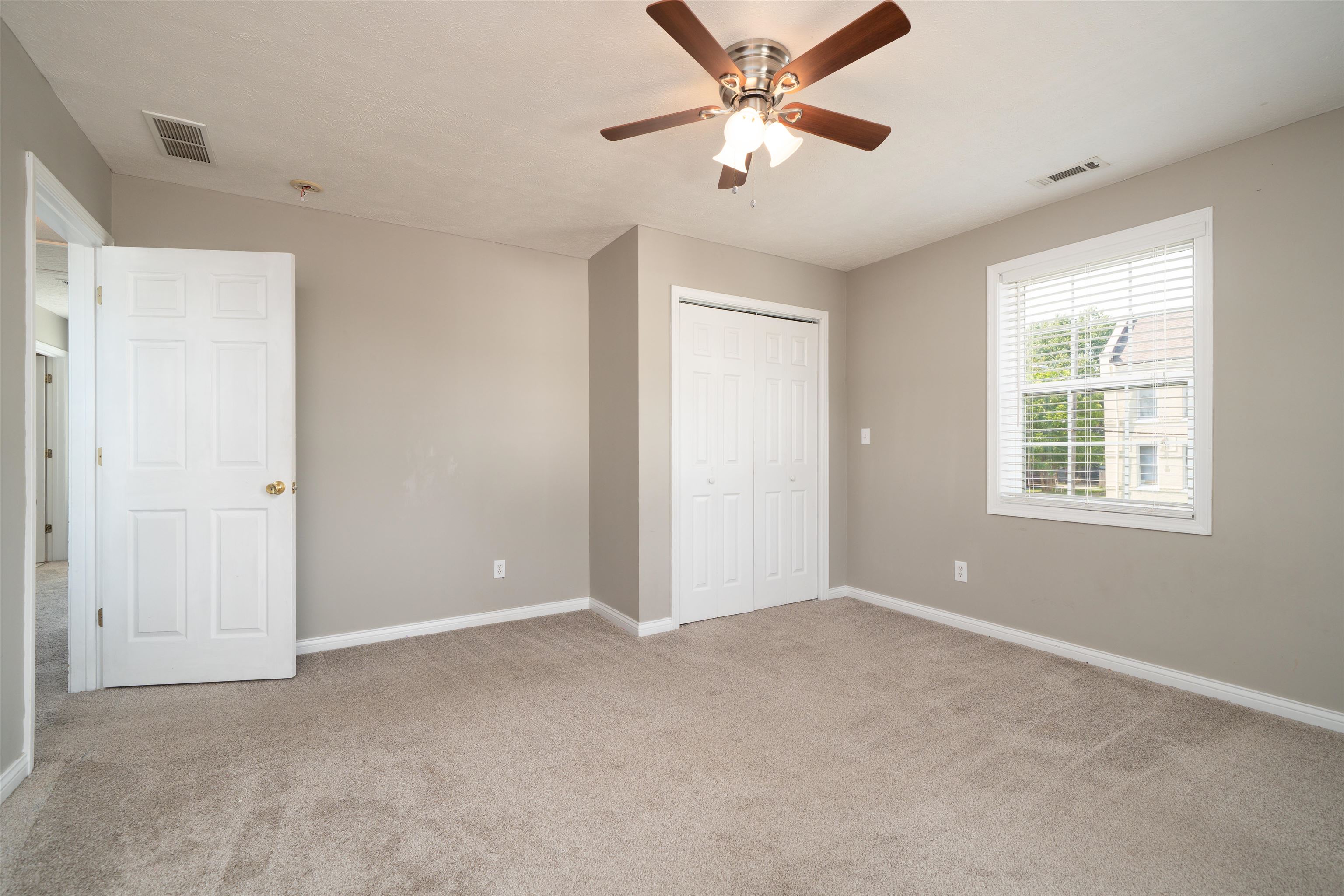 418 7th St, Owensboro, Kentucky 42303, 3 Bedrooms Bedrooms, ,2 BathroomsBathrooms,Single Family Residence,For Sale,7th St,95502
