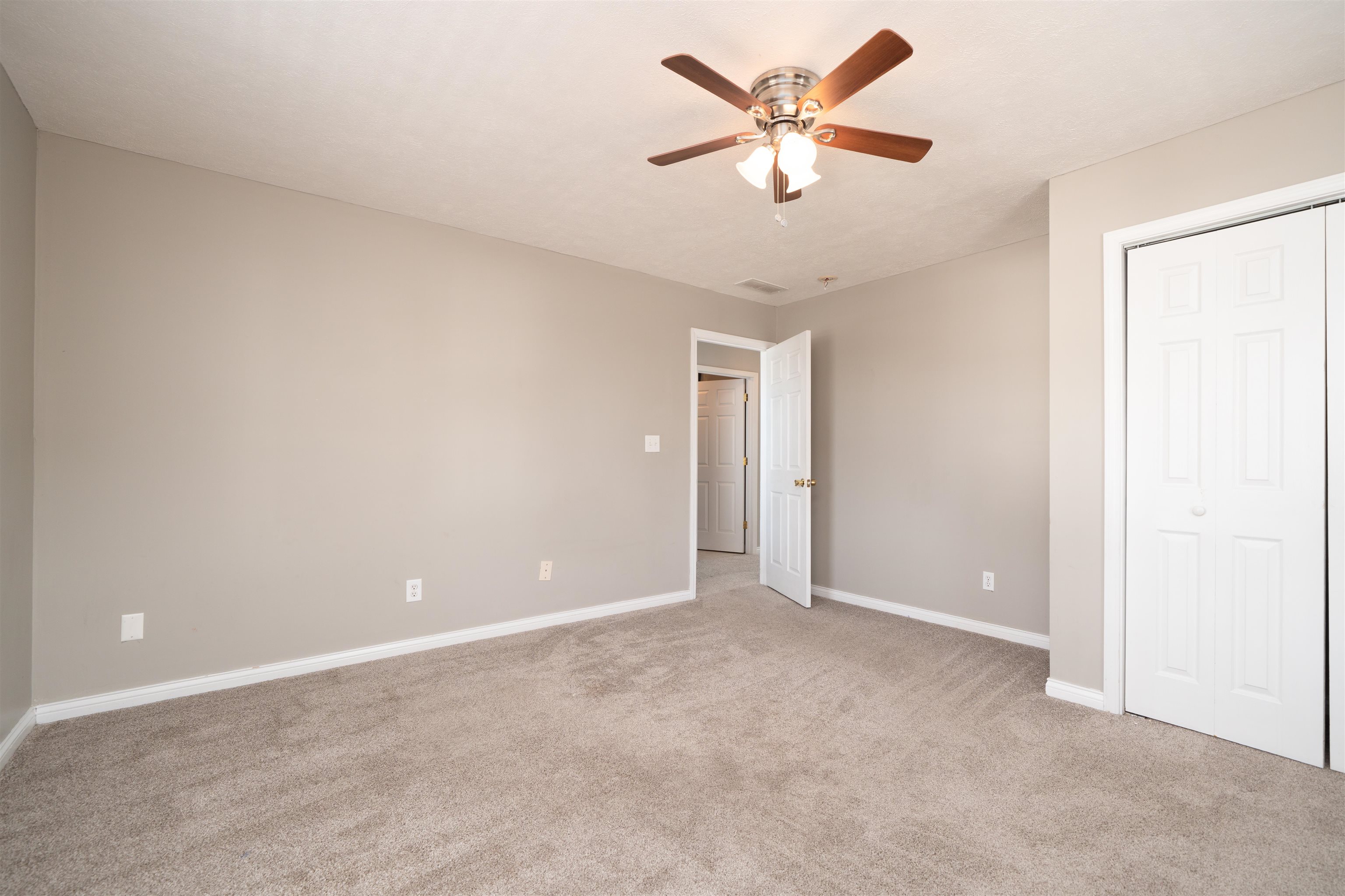 418 7th St, Owensboro, Kentucky 42303, 3 Bedrooms Bedrooms, ,2 BathroomsBathrooms,Single Family Residence,For Sale,7th St,95502