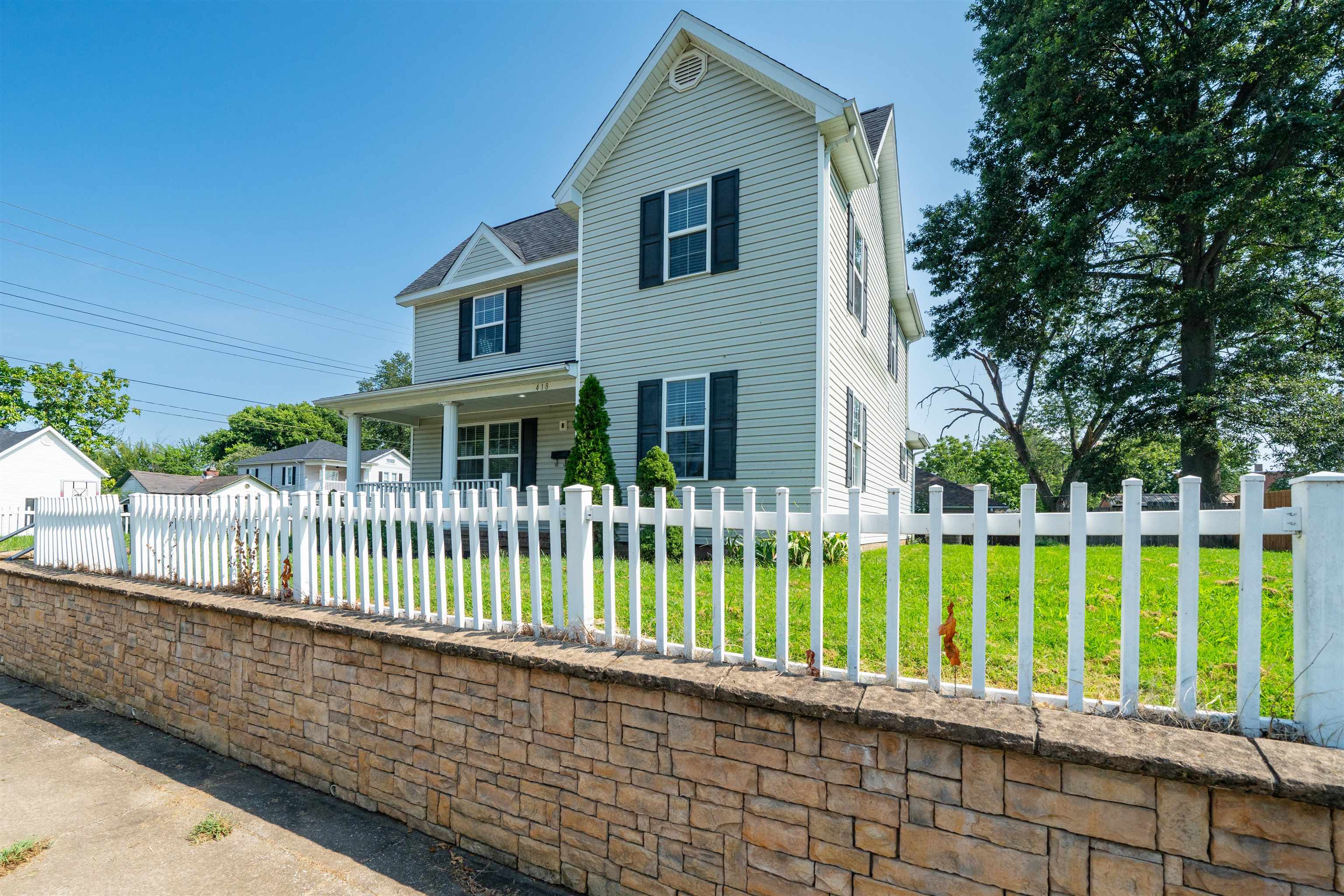 418 7th St, Owensboro, Kentucky 42303, 3 Bedrooms Bedrooms, ,2 BathroomsBathrooms,Single Family Residence,For Sale,7th St,95502