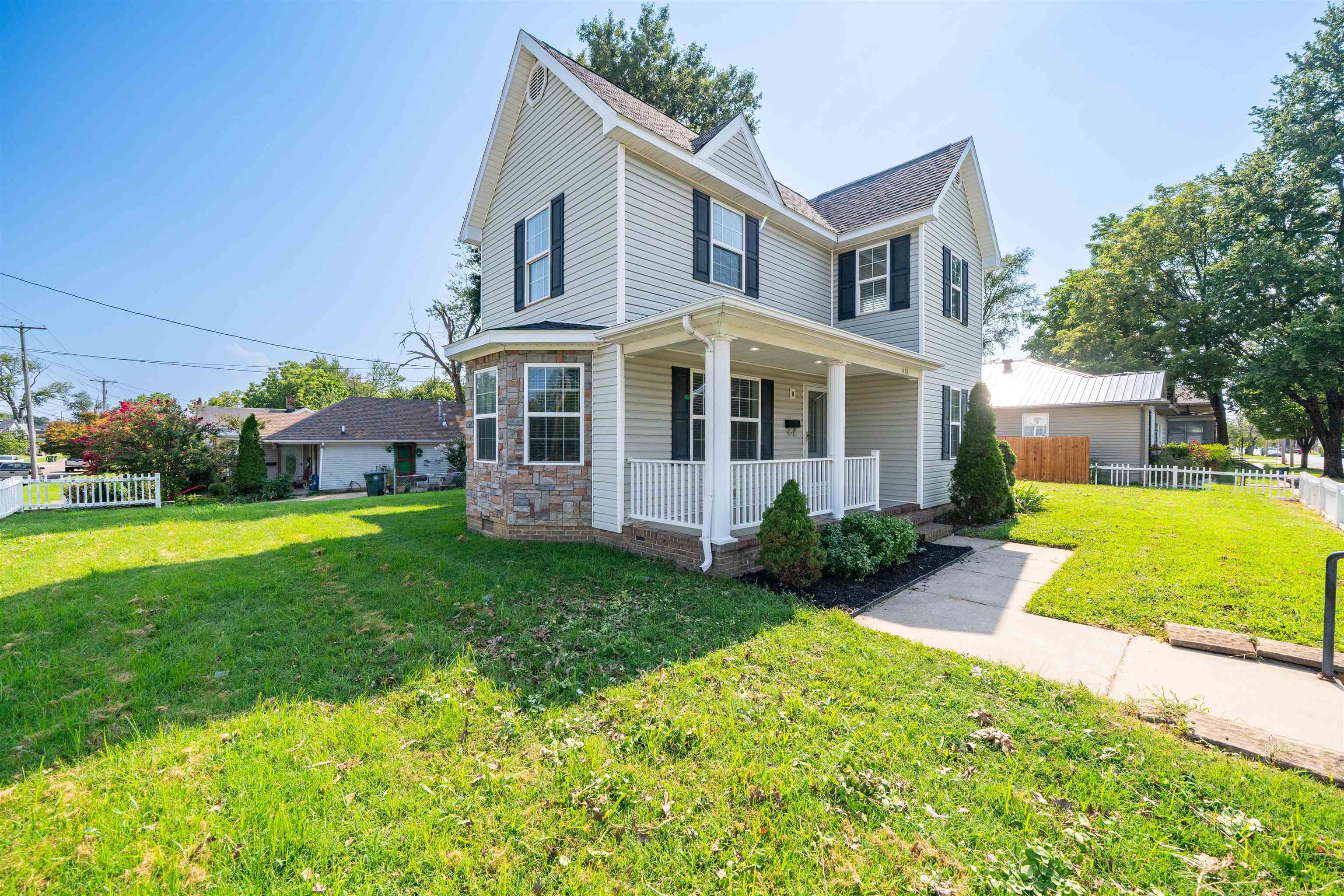 418 7th St, Owensboro, Kentucky 42303, 3 Bedrooms Bedrooms, ,2 BathroomsBathrooms,Single Family Residence,For Sale,7th St,95502