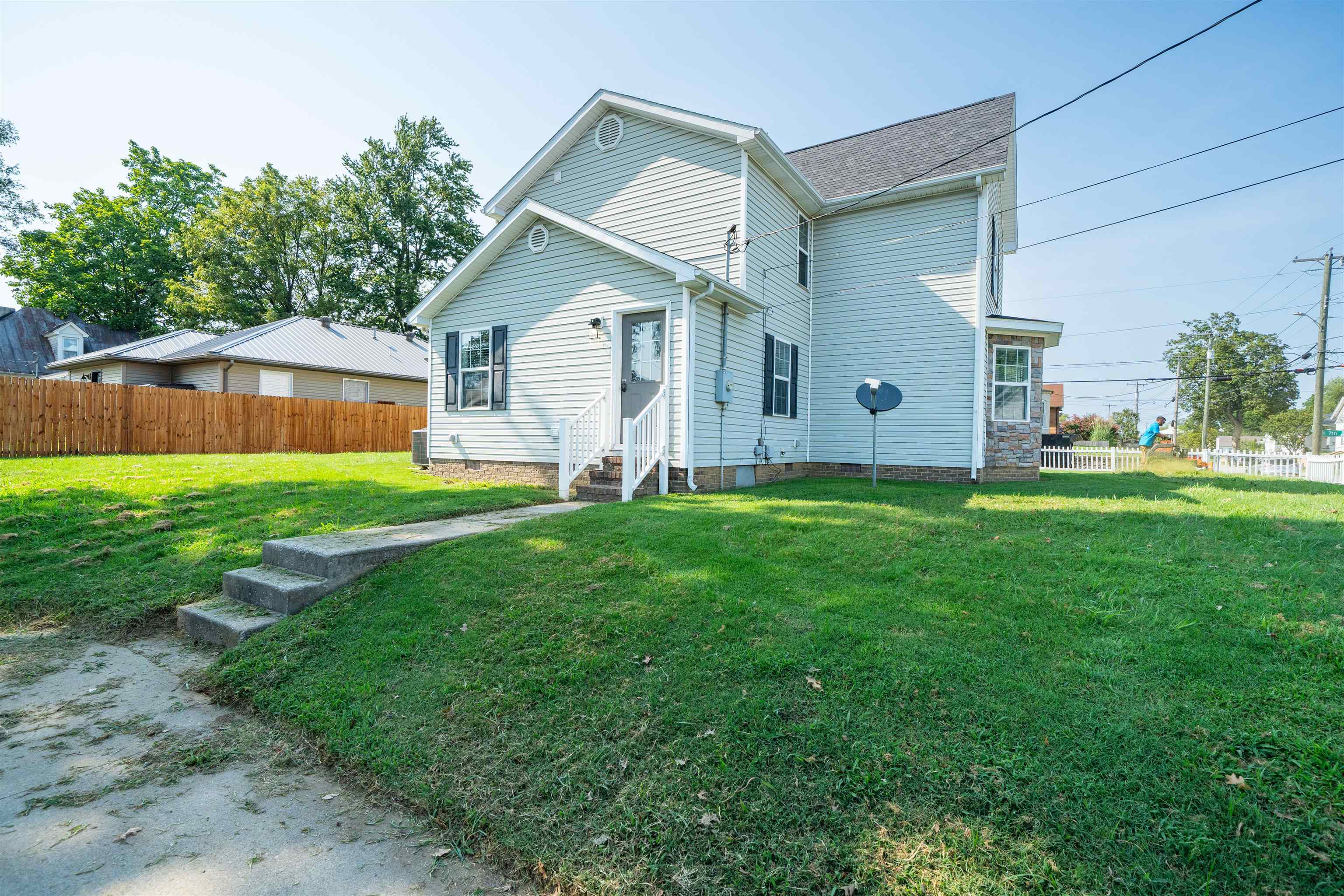 418 7th St, Owensboro, Kentucky 42303, 3 Bedrooms Bedrooms, ,2 BathroomsBathrooms,Single Family Residence,For Sale,7th St,95502