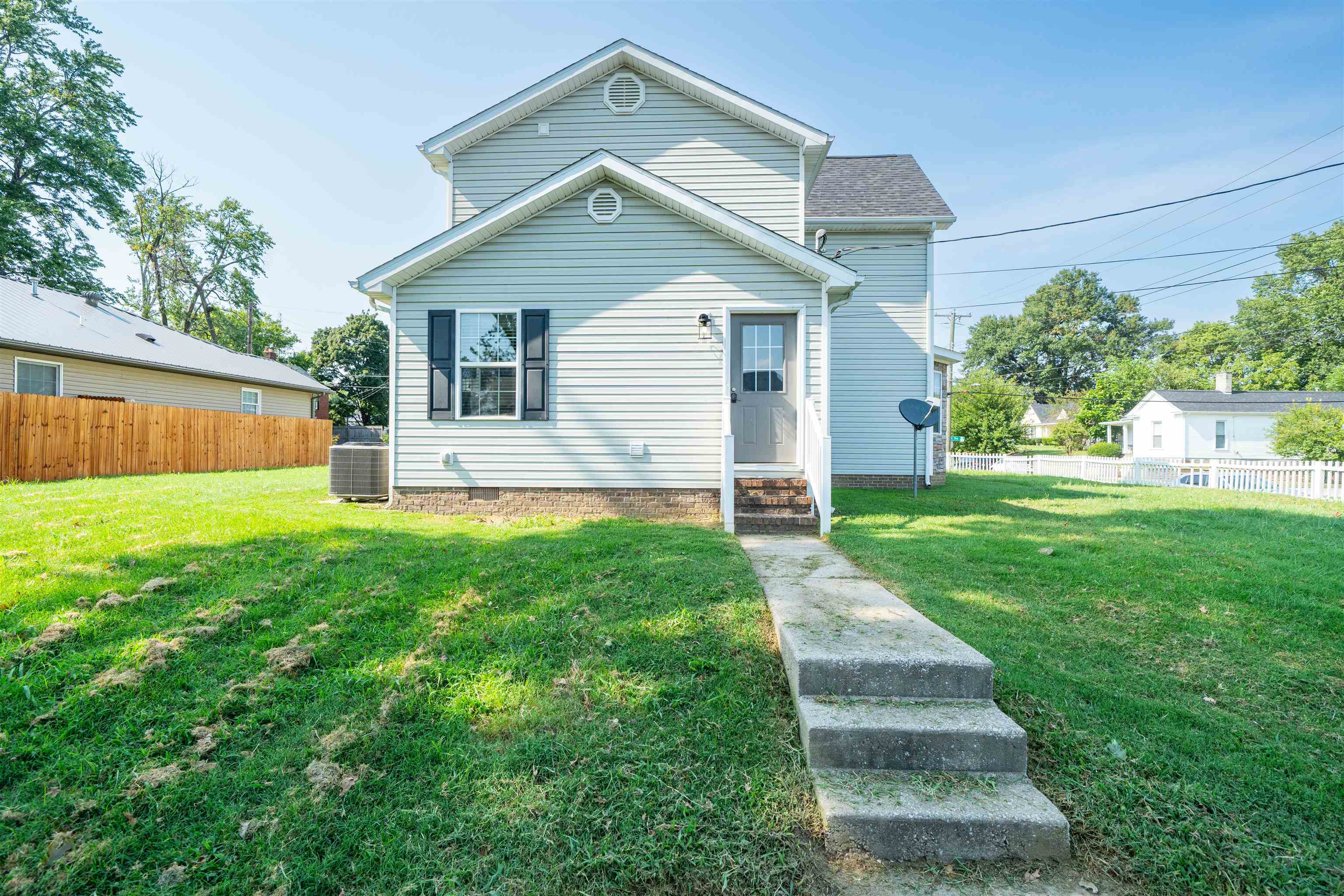 418 7th St, Owensboro, Kentucky 42303, 3 Bedrooms Bedrooms, ,2 BathroomsBathrooms,Single Family Residence,For Sale,7th St,95502