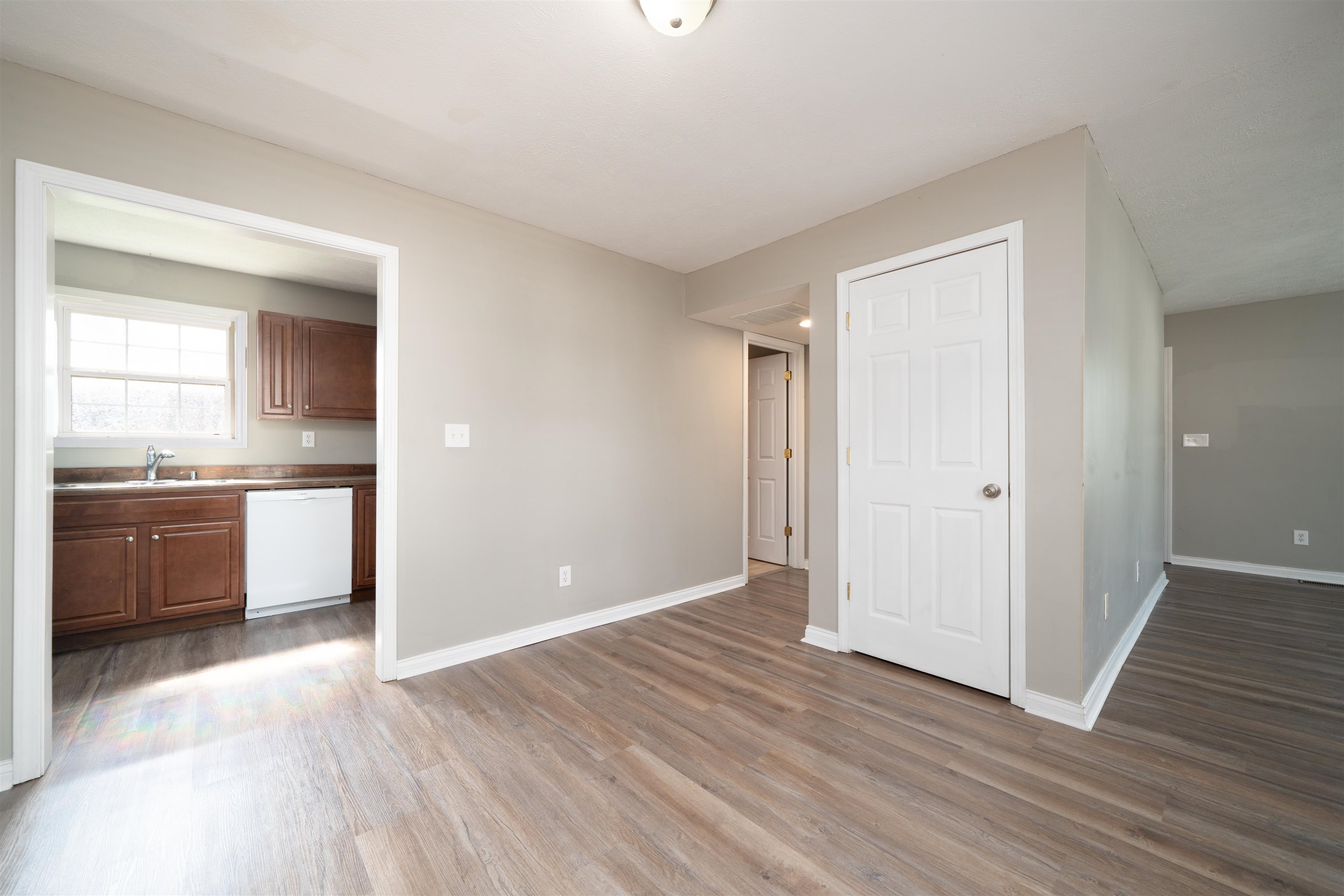 418 7th St, Owensboro, Kentucky 42303, 3 Bedrooms Bedrooms, ,2 BathroomsBathrooms,Single Family Residence,For Sale,7th St,95502