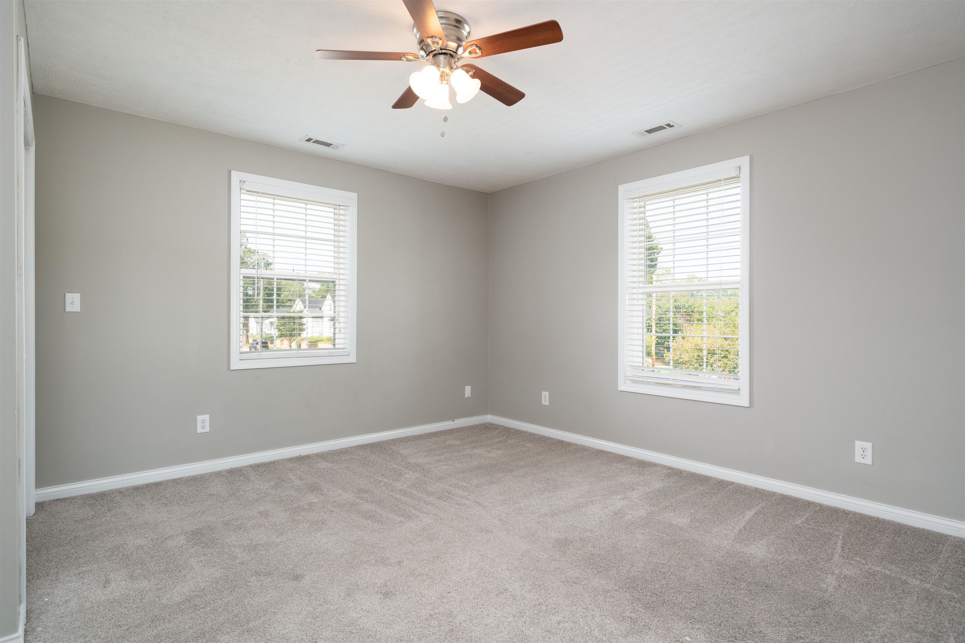 418 7th St, Owensboro, Kentucky 42303, 3 Bedrooms Bedrooms, ,2 BathroomsBathrooms,Single Family Residence,For Sale,7th St,95502