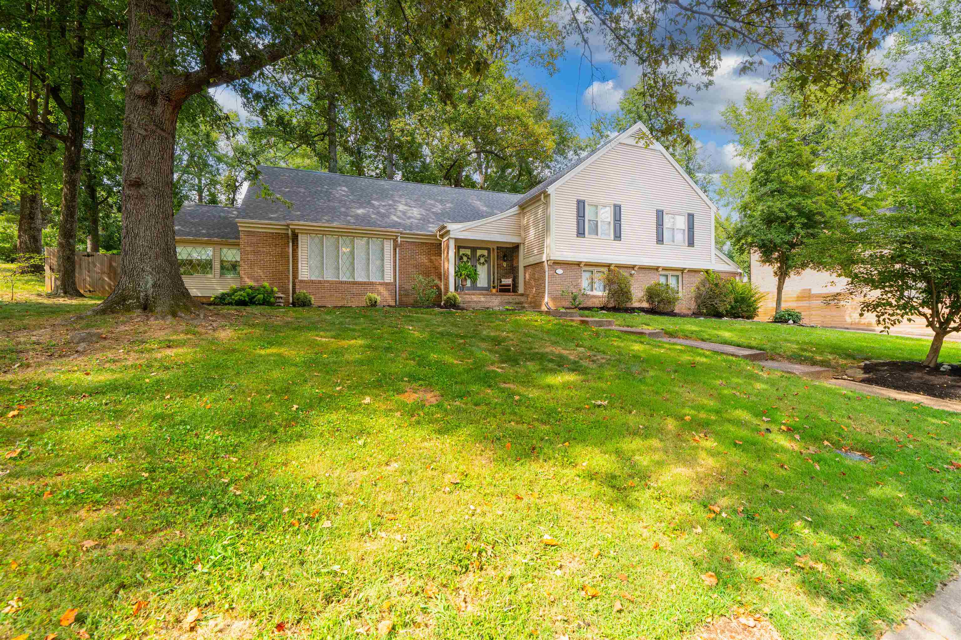 1411 Woodbridge Trail, Owensboro, Kentucky 42303, 4 Bedrooms Bedrooms, ,3 BathroomsBathrooms,Single Family Residence,For Sale,Woodbridge Trail,95510
