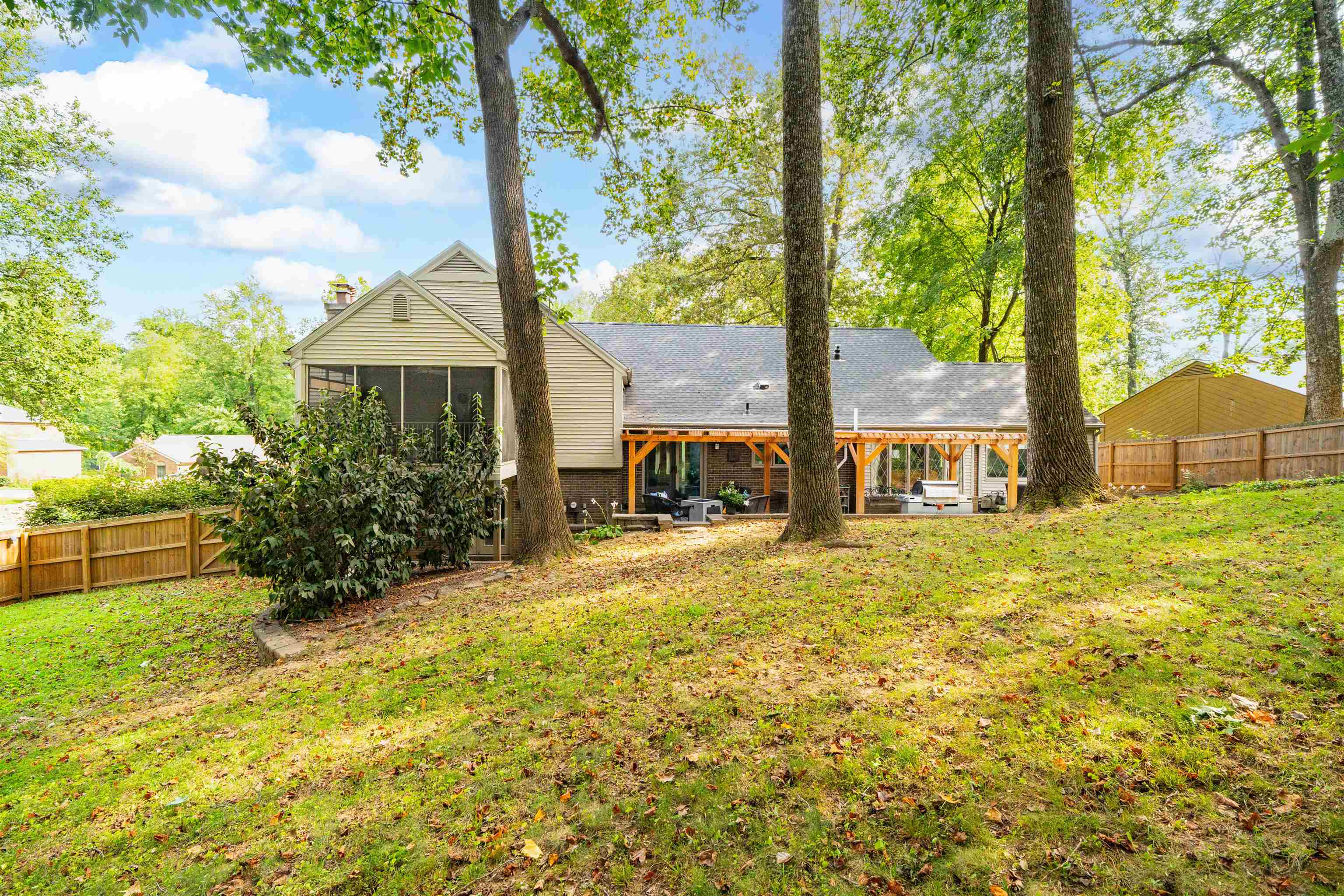 1411 Woodbridge Trail, Owensboro, Kentucky 42303, 4 Bedrooms Bedrooms, ,3 BathroomsBathrooms,Single Family Residence,For Sale,Woodbridge Trail,95510
