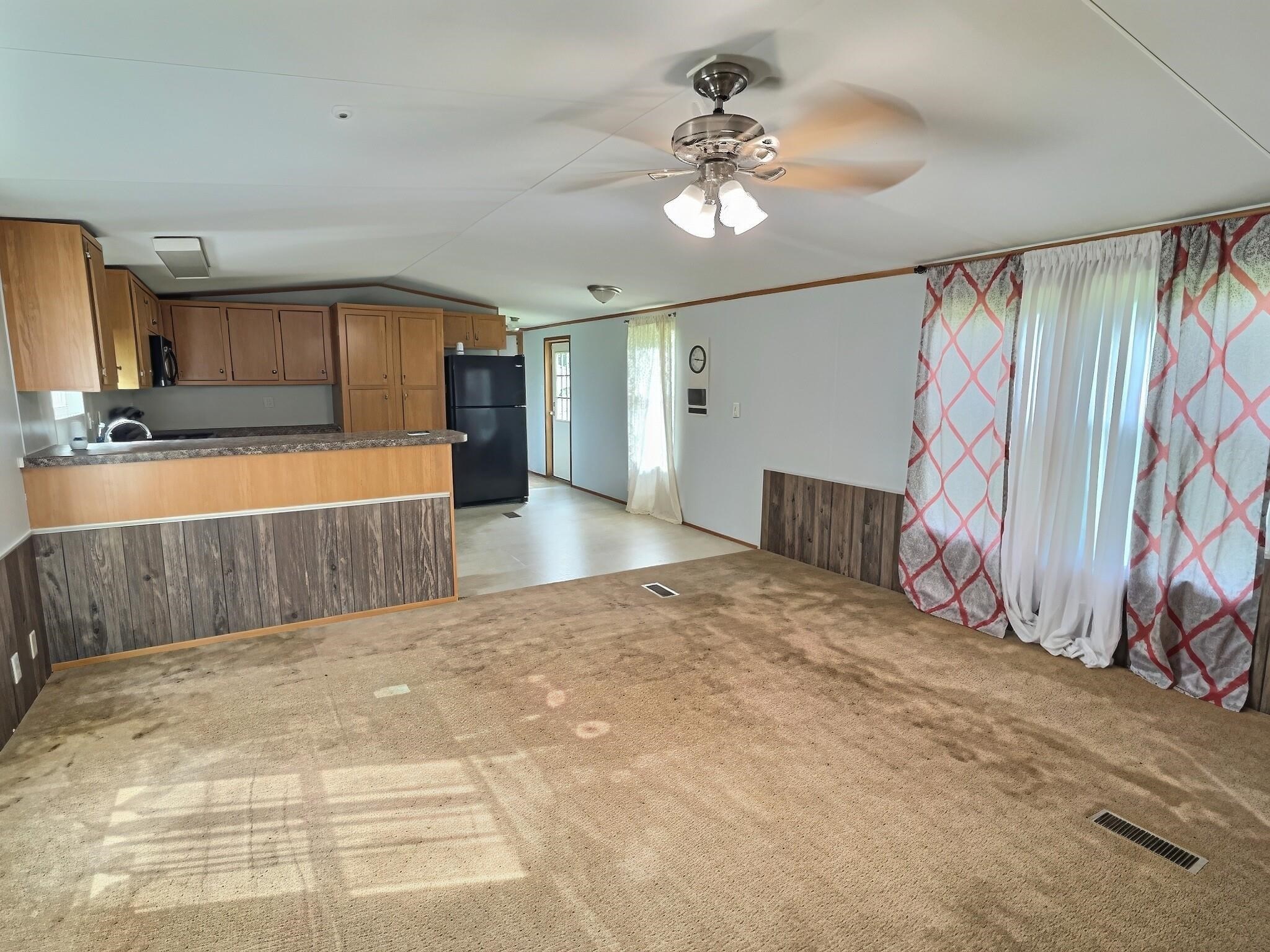 6831 Thoma Drive, Owensboro, Kentucky 42303-3838, 3 Bedrooms Bedrooms, ,2 BathroomsBathrooms,Single Family Residence,For Sale,Thoma Drive,95511