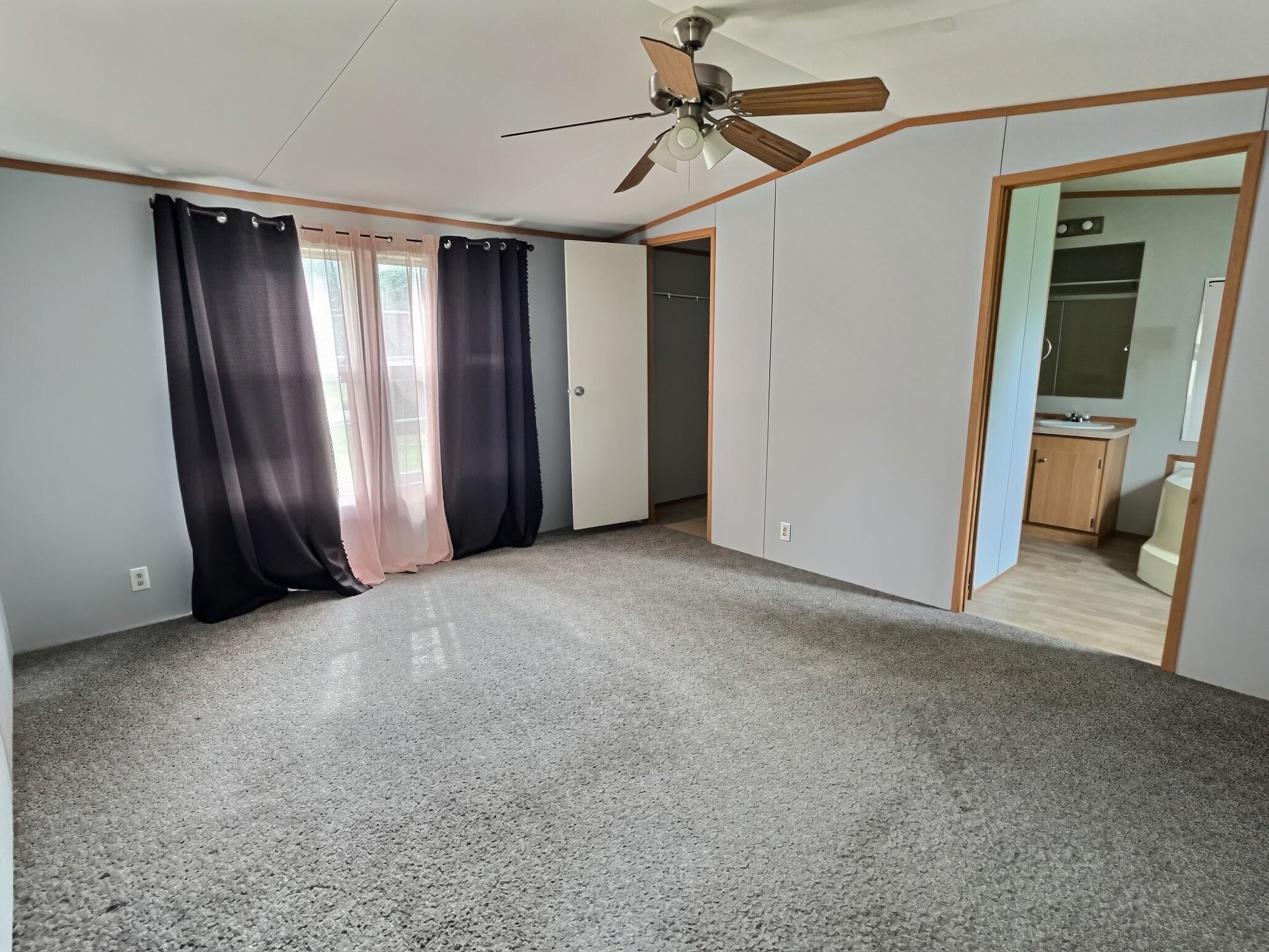 6831 Thoma Drive, Owensboro, Kentucky 42303-3838, 3 Bedrooms Bedrooms, ,2 BathroomsBathrooms,Single Family Residence,For Sale,Thoma Drive,95511
