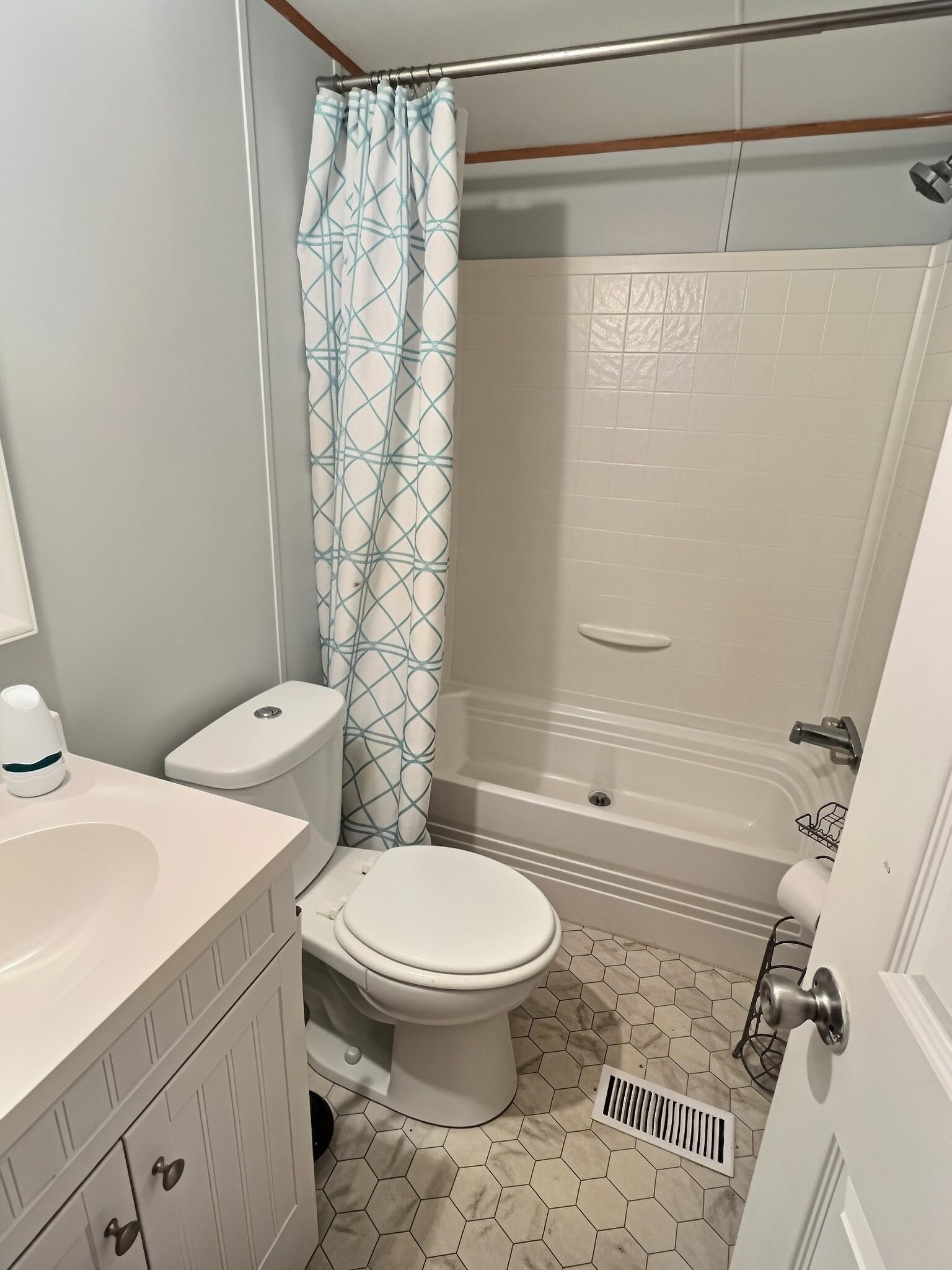 6831 Thoma Drive, Owensboro, Kentucky 42303-3838, 3 Bedrooms Bedrooms, ,2 BathroomsBathrooms,Single Family Residence,For Sale,Thoma Drive,95511