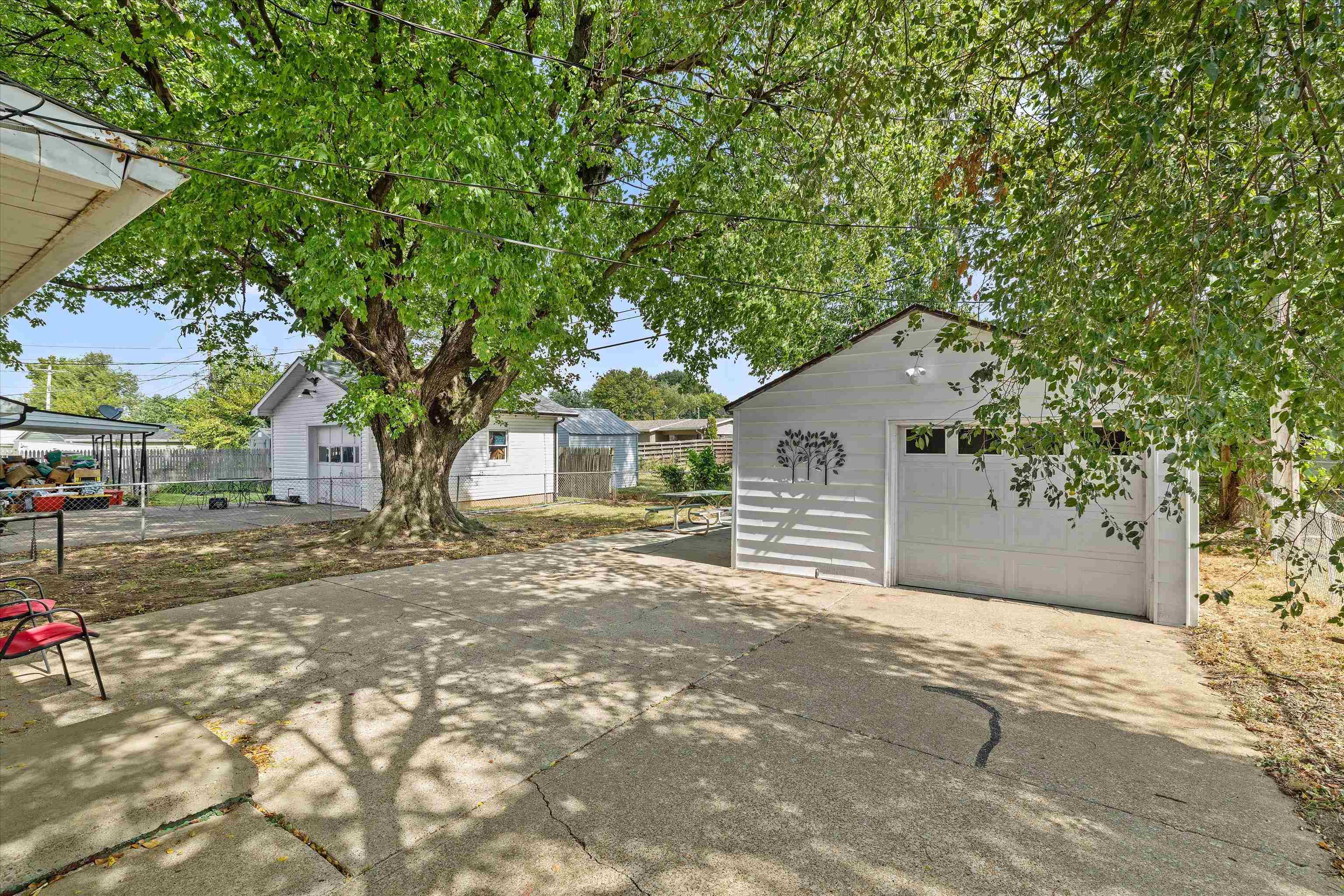 521 Jeff Place, Owensboro, Kentucky 42301, 2 Bedrooms Bedrooms, ,1 BathroomBathrooms,Single Family Residence,For Sale,Jeff Place,95576