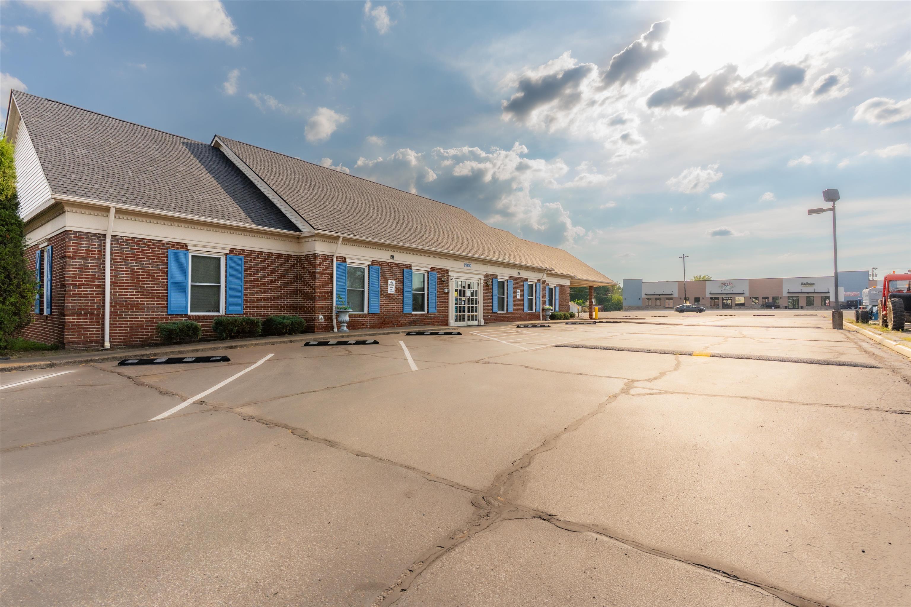1900 Triplett St, Owensboro, Kentucky 42303, ,Office,For Sale,Triplett St,95637
