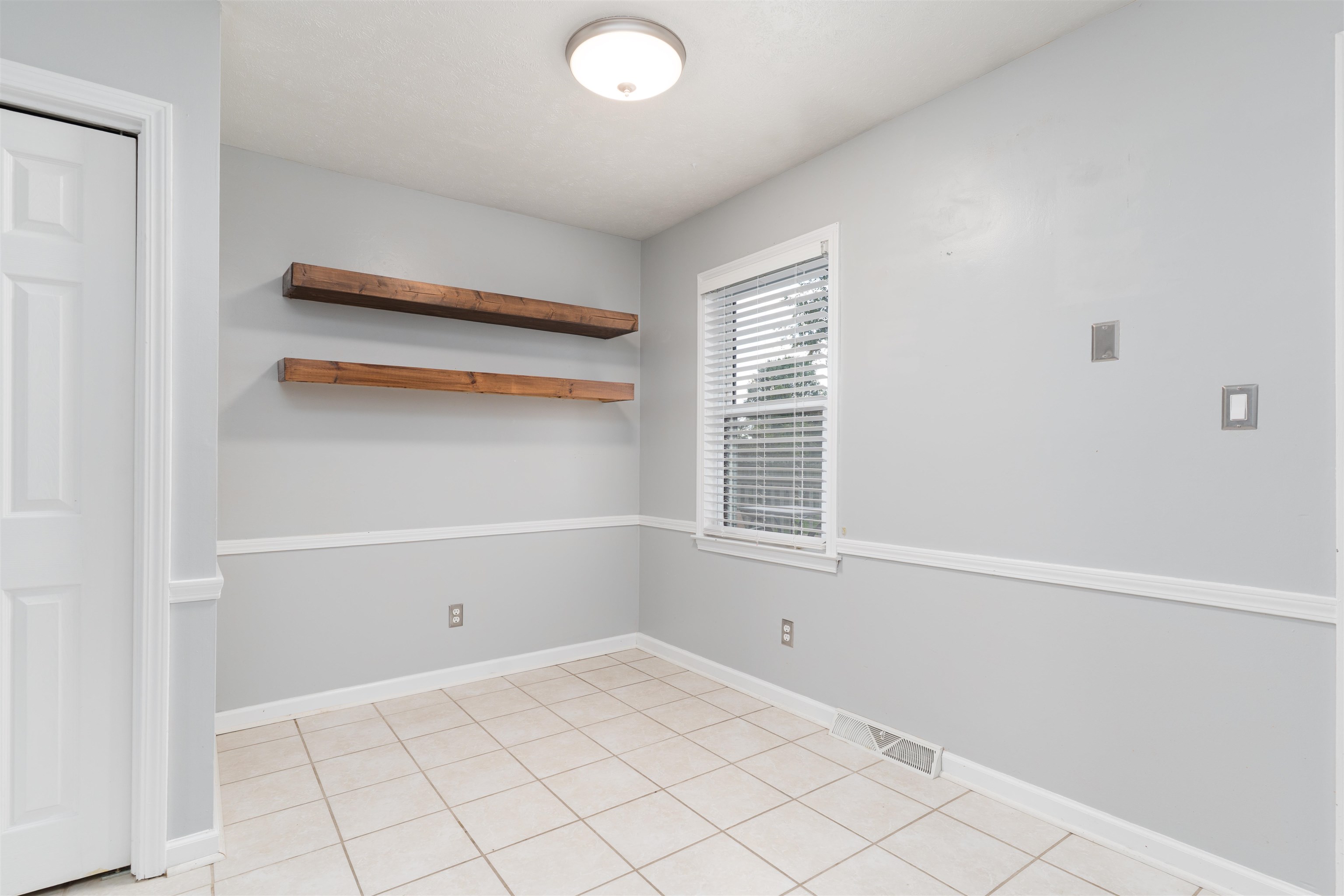 3868 Thresher St, Owensboro, Kentucky 42301, 3 Bedrooms Bedrooms, ,1 BathroomBathrooms,Single Family Residence,For Sale,Thresher St,95646