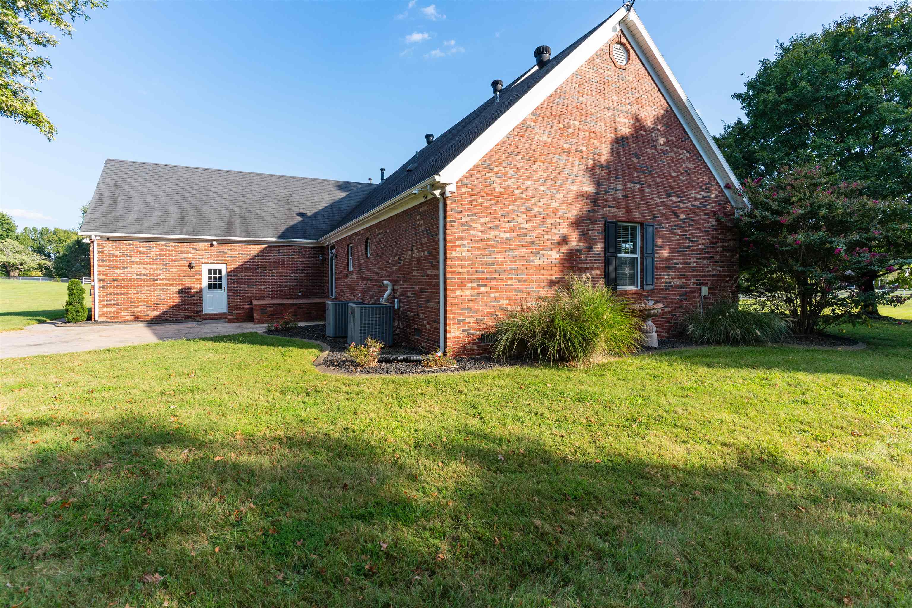 3211 Pleasant Valley Rd, Owensboro, Kentucky 42303, 4 Bedrooms Bedrooms, ,3 BathroomsBathrooms,Single Family Residence,For Sale,Pleasant Valley Rd,95659