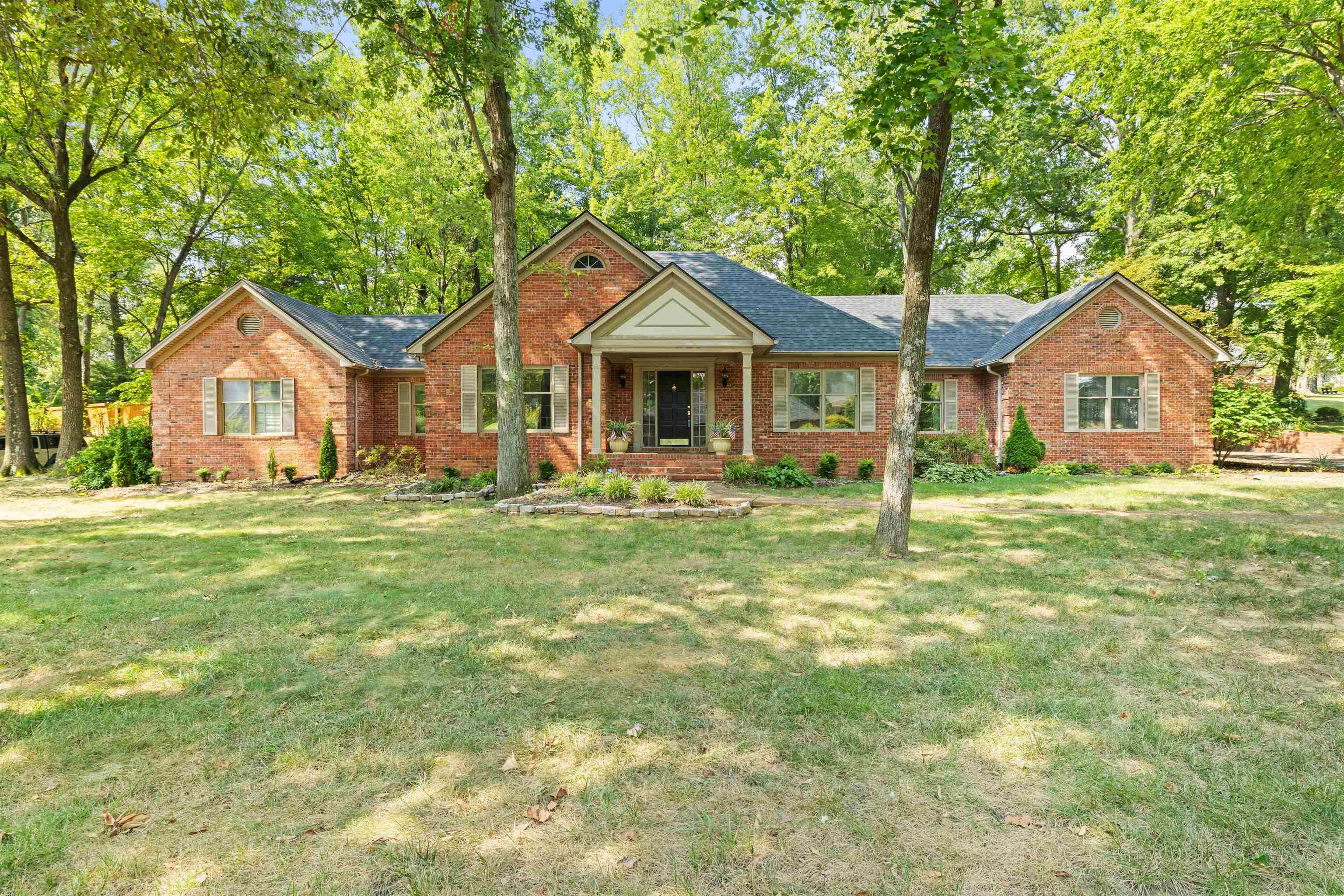 4157 Tanbark Pl, Owensboro, Kentucky 42303, 4 Bedrooms Bedrooms, ,4 BathroomsBathrooms,Single Family Residence,For Sale,Tanbark Pl,95663