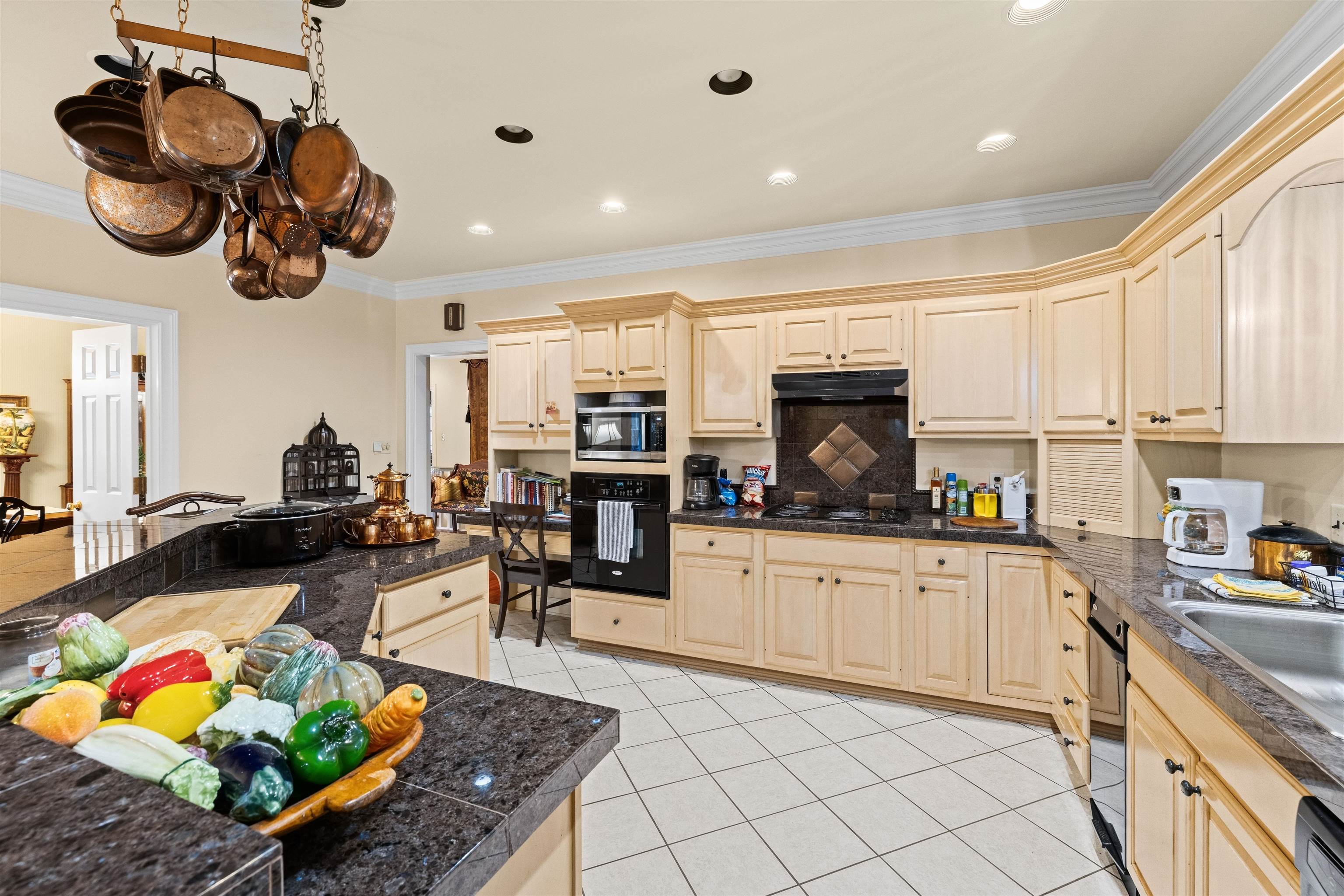 4157 Tanbark Pl, Owensboro, Kentucky 42303, 4 Bedrooms Bedrooms, ,4 BathroomsBathrooms,Single Family Residence,For Sale,Tanbark Pl,95663