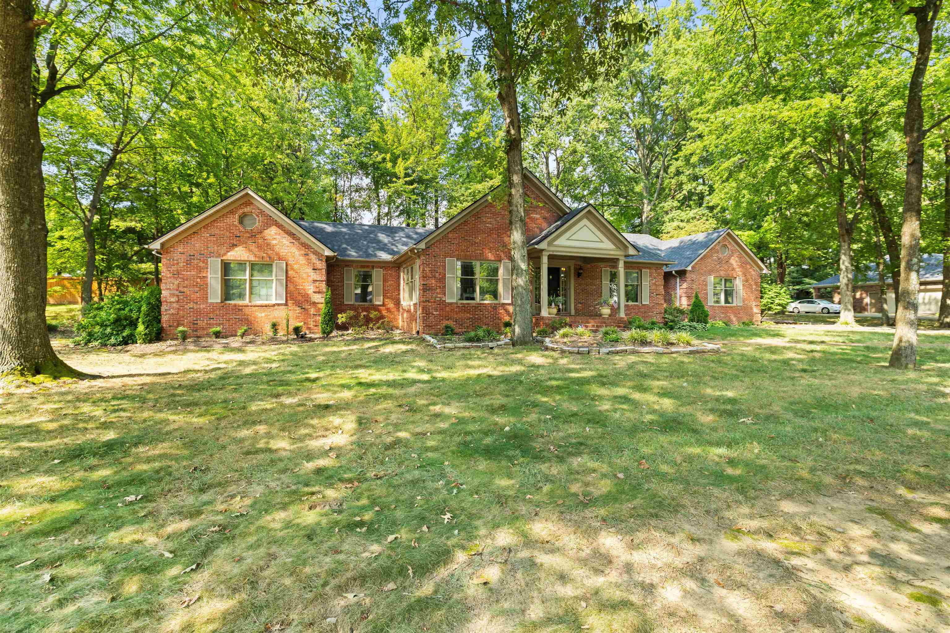 4157 Tanbark Pl, Owensboro, Kentucky 42303, 4 Bedrooms Bedrooms, ,4 BathroomsBathrooms,Single Family Residence,For Sale,Tanbark Pl,95663