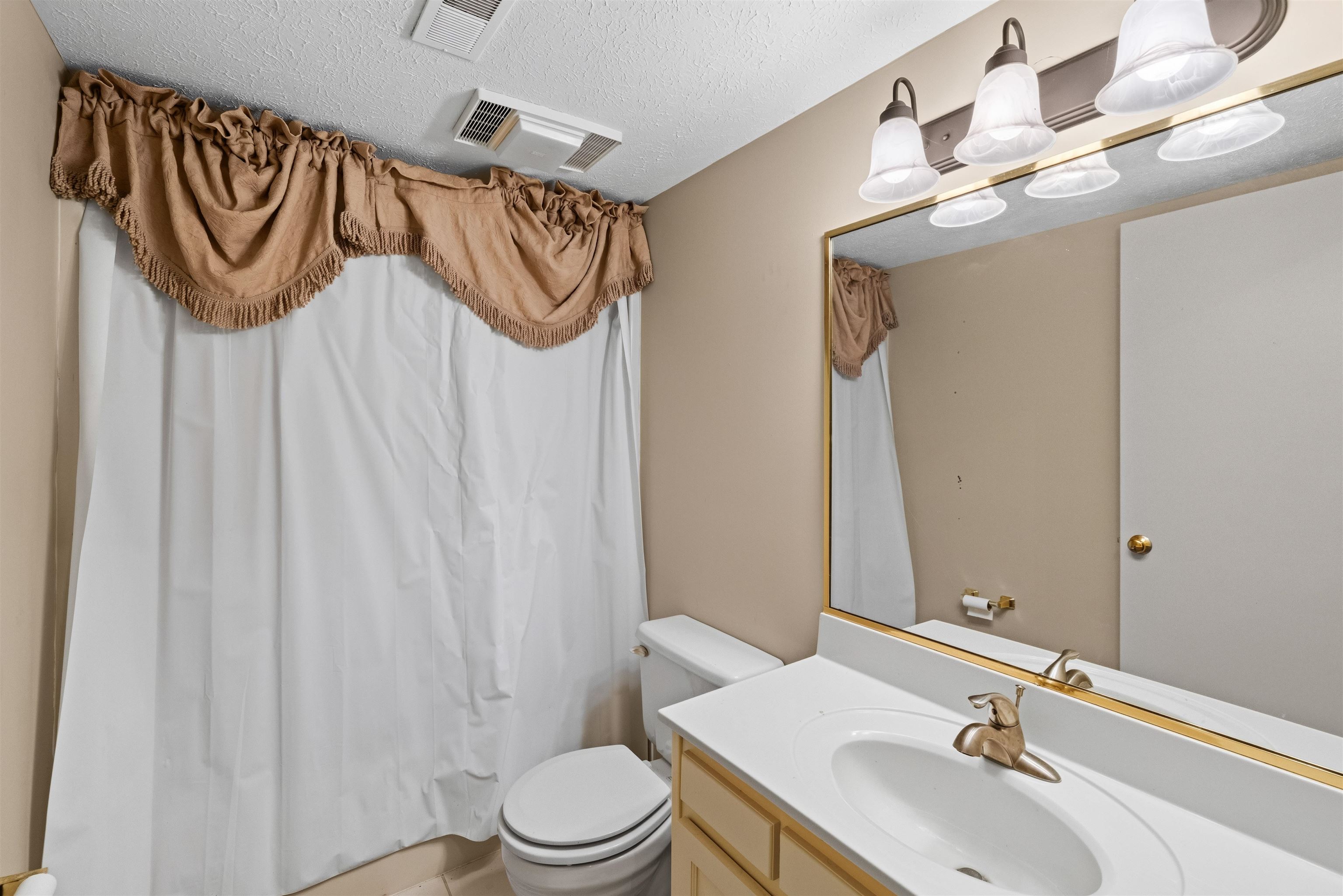 4157 Tanbark Pl, Owensboro, Kentucky 42303, 4 Bedrooms Bedrooms, ,4 BathroomsBathrooms,Single Family Residence,For Sale,Tanbark Pl,95663