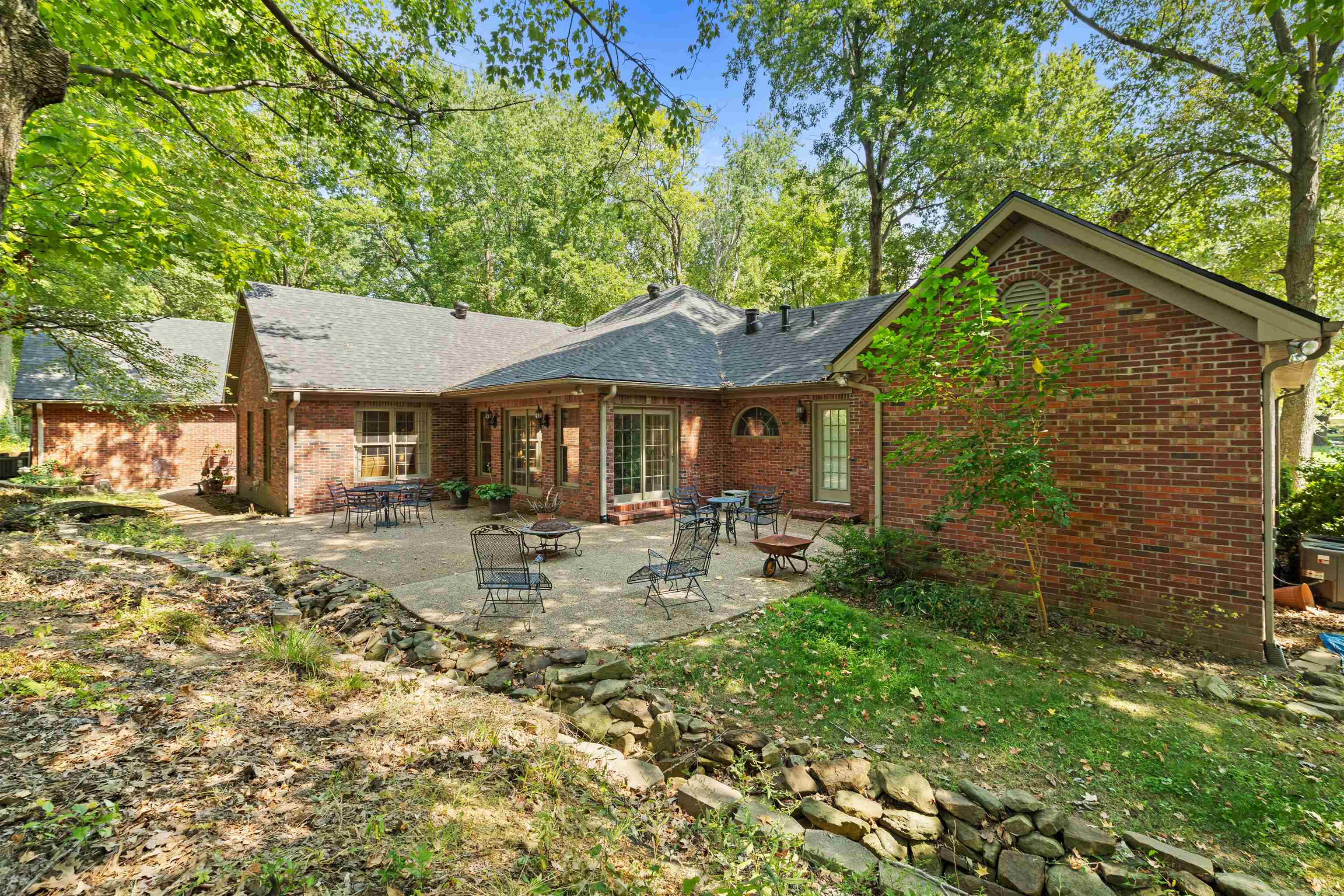 4157 Tanbark Pl, Owensboro, Kentucky 42303, 4 Bedrooms Bedrooms, ,4 BathroomsBathrooms,Single Family Residence,For Sale,Tanbark Pl,95663