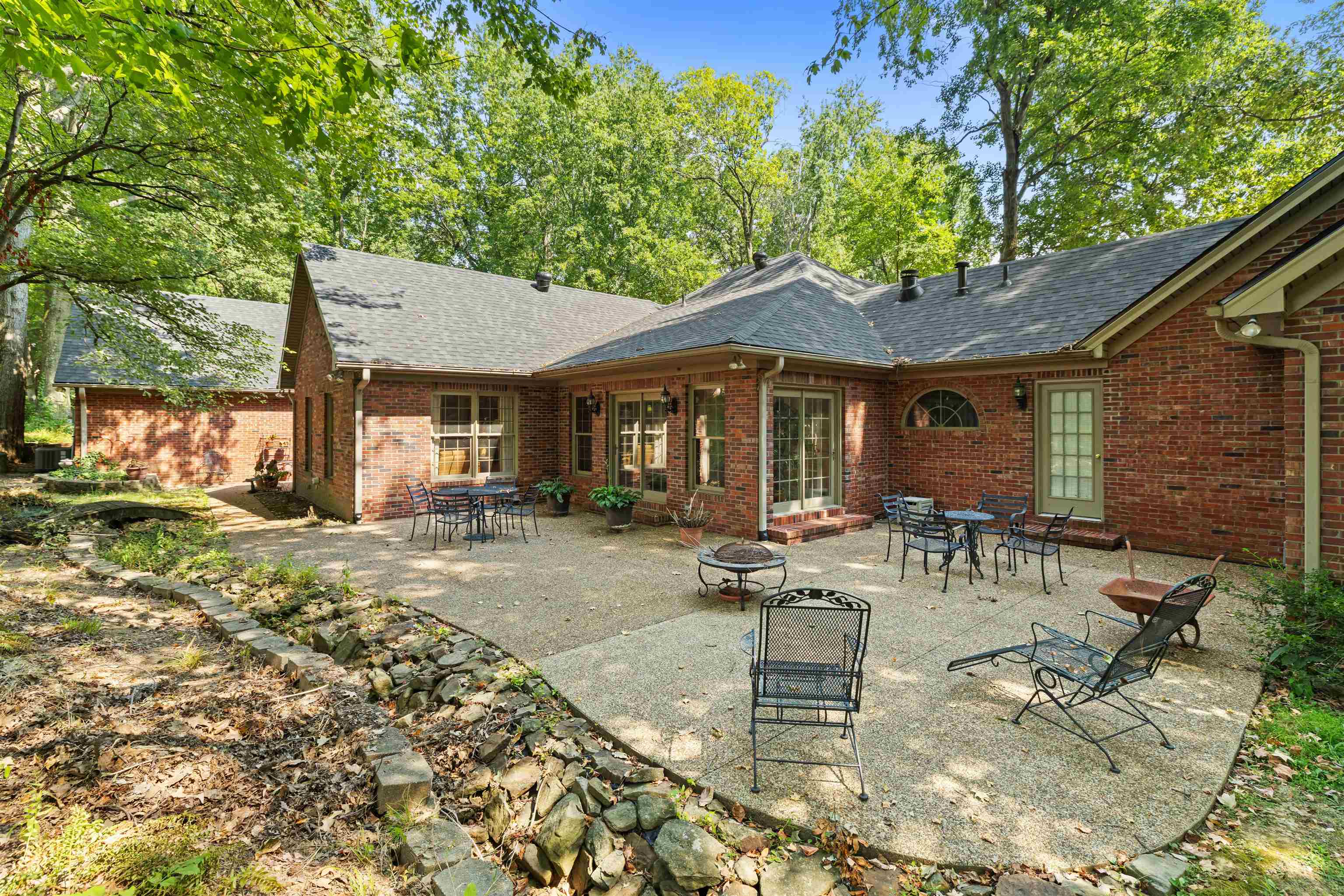 4157 Tanbark Pl, Owensboro, Kentucky 42303, 4 Bedrooms Bedrooms, ,4 BathroomsBathrooms,Single Family Residence,For Sale,Tanbark Pl,95663