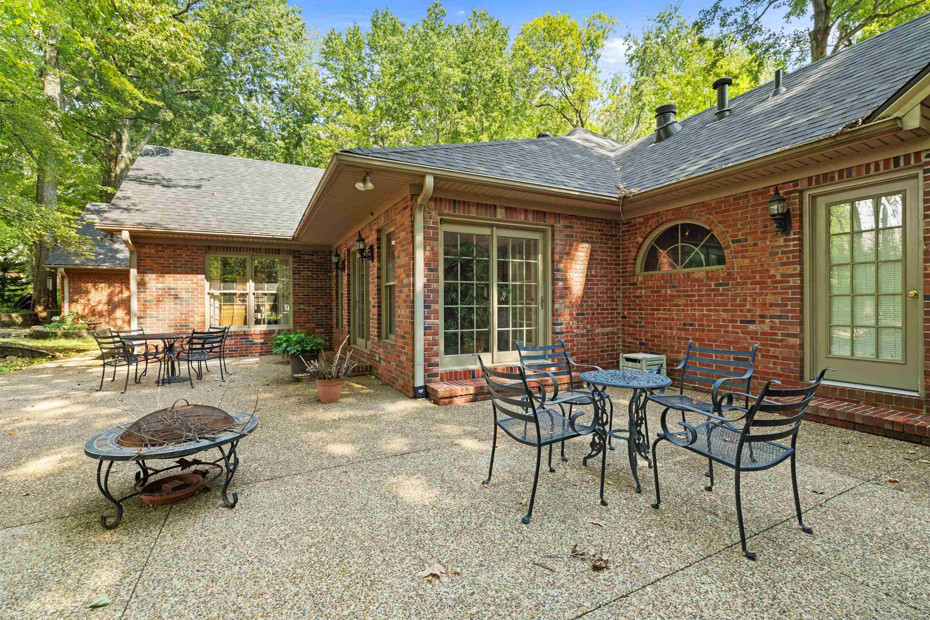 4157 Tanbark Pl, Owensboro, Kentucky 42303, 4 Bedrooms Bedrooms, ,4 BathroomsBathrooms,Single Family Residence,For Sale,Tanbark Pl,95663