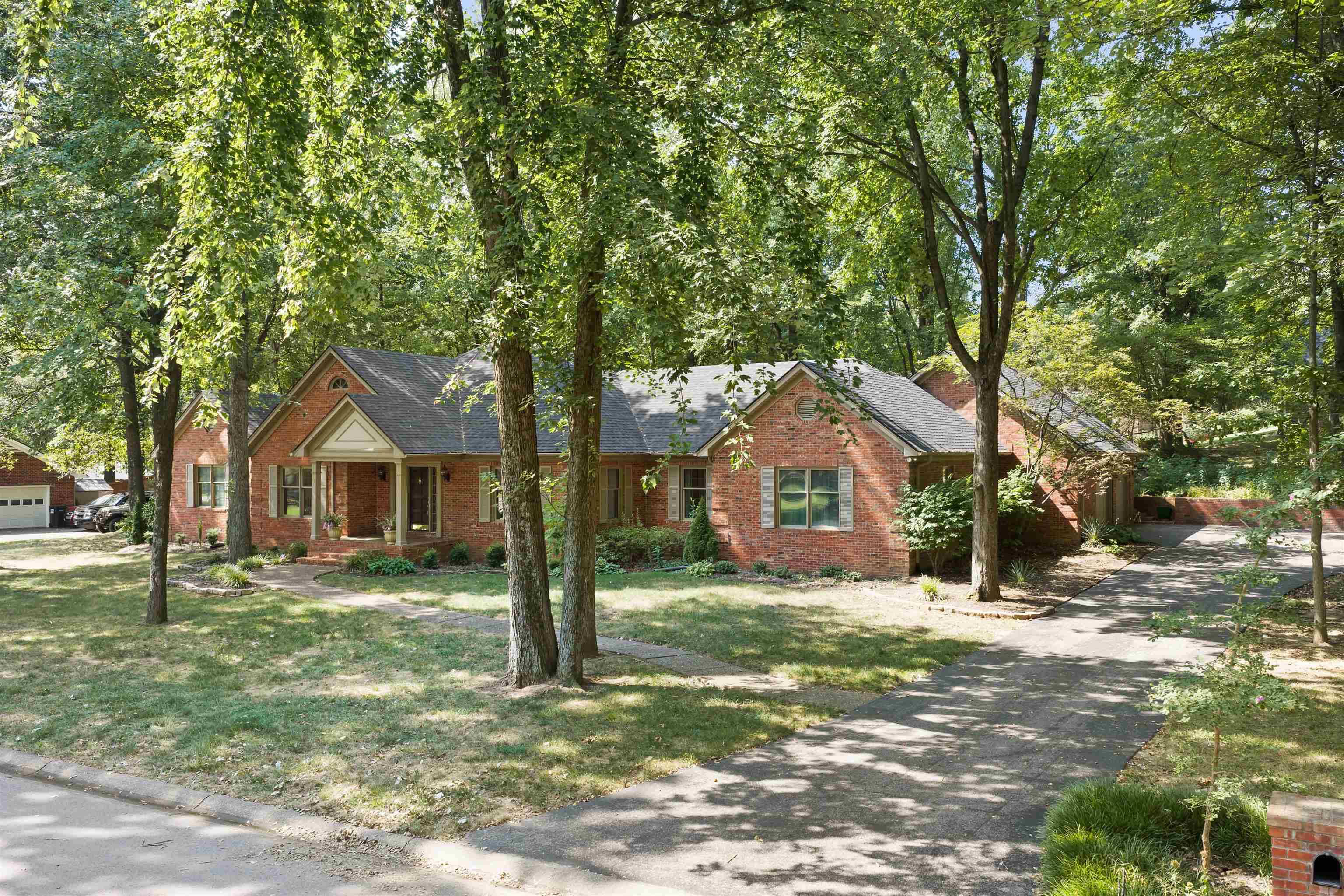 4157 Tanbark Pl, Owensboro, Kentucky 42303, 4 Bedrooms Bedrooms, ,4 BathroomsBathrooms,Single Family Residence,For Sale,Tanbark Pl,95663