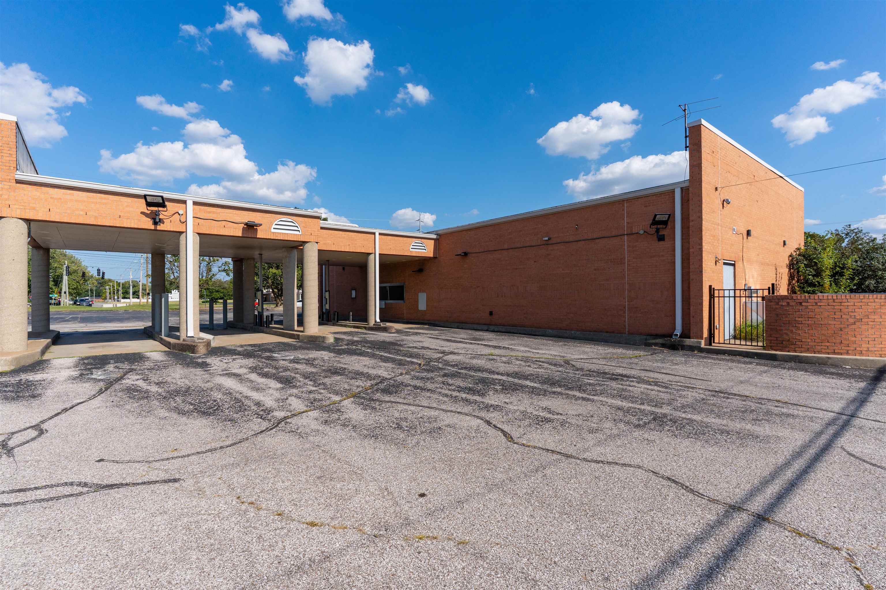 1350 Carter Road, Owensboro, Kentucky 42301, ,Retail,For Sale,Carter Road,95669