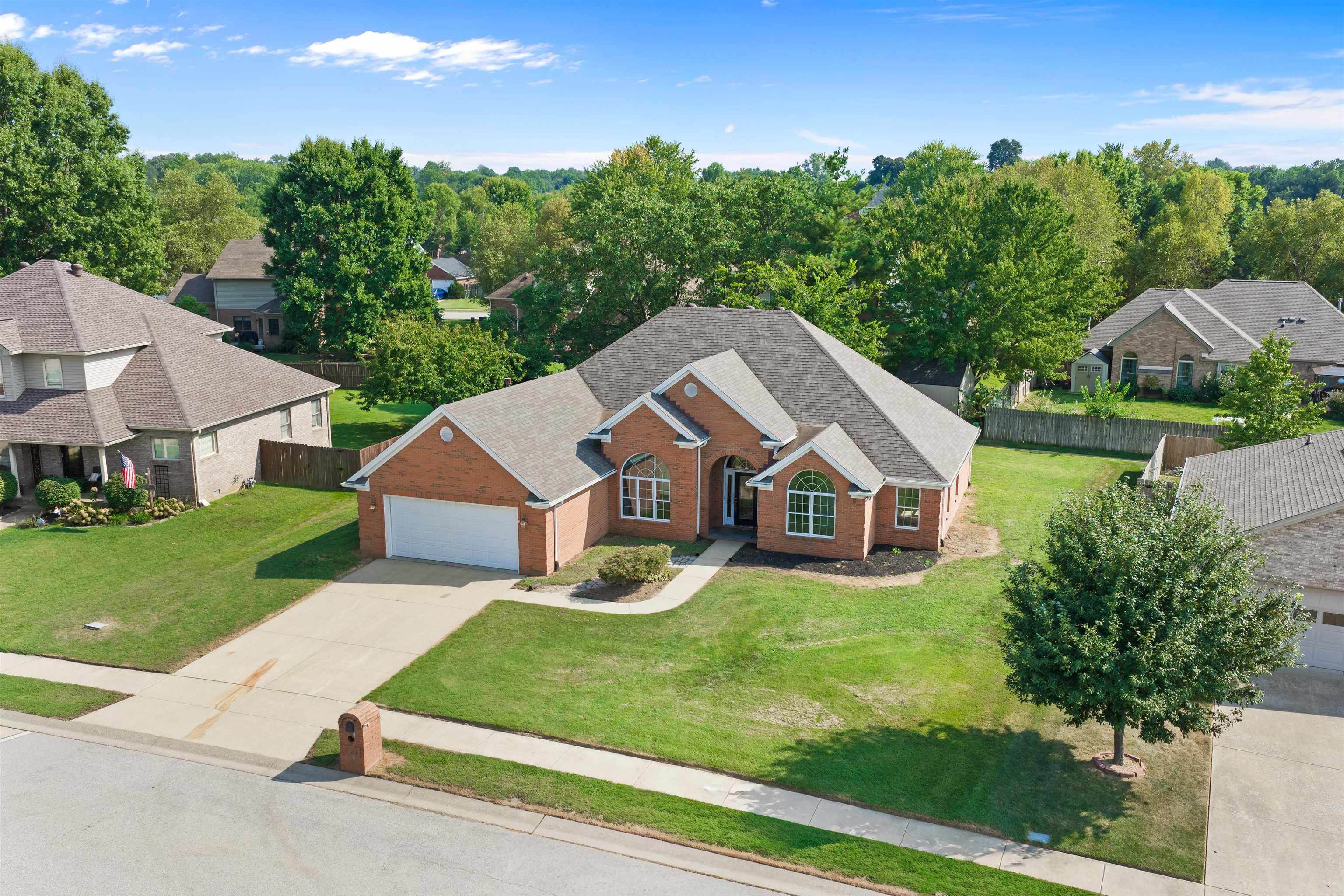 3724 Pine Lake Court, Owensboro, Kentucky 42303, 4 Bedrooms Bedrooms, ,2 BathroomsBathrooms,Single Family Residence,For Sale,Pine Lake Court,95670