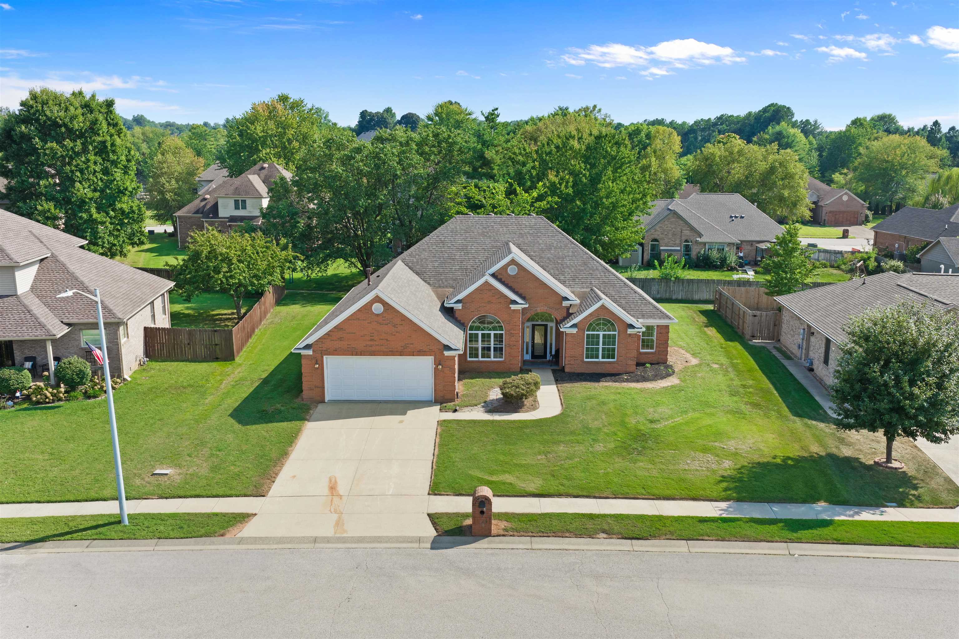 3724 Pine Lake Court, Owensboro, Kentucky 42303, 4 Bedrooms Bedrooms, ,2 BathroomsBathrooms,Single Family Residence,For Sale,Pine Lake Court,95670