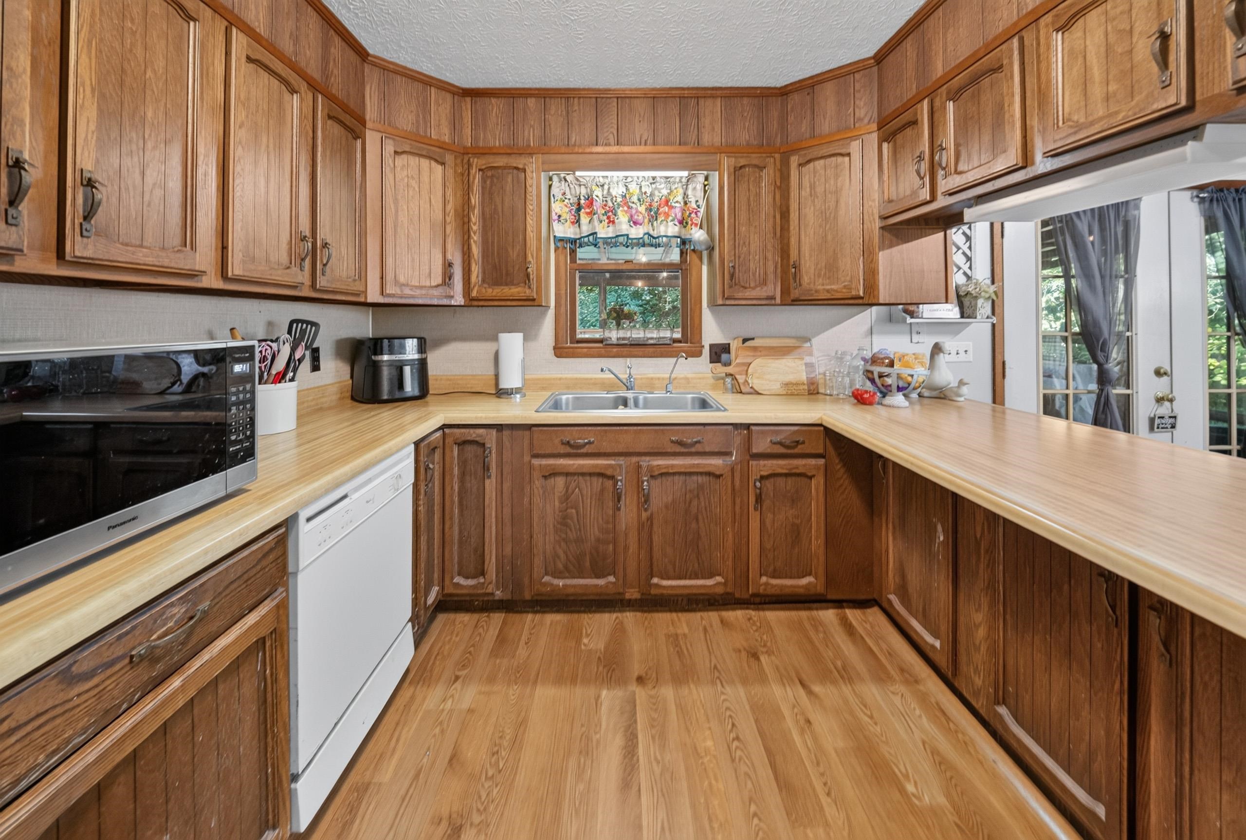 1230 Stanley Rd, Beaver Dam, Kentucky 42320, 5 Bedrooms Bedrooms, ,5 BathroomsBathrooms,Single Family Residence,For Sale,Stanley Rd,95713