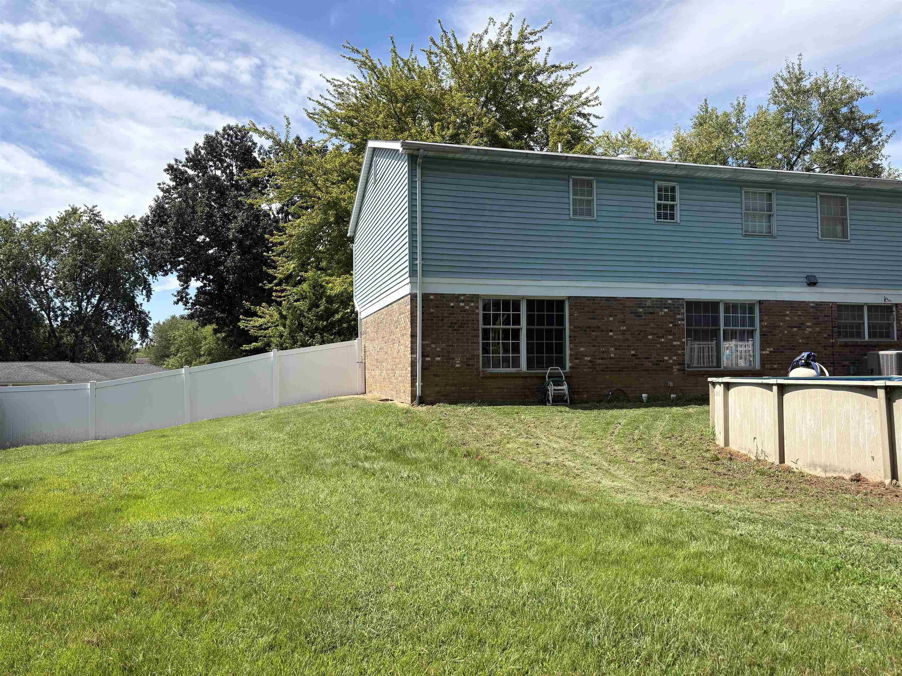 5200 Landview Dr., NEWBURGH, Indiana 47630, 4 Bedrooms Bedrooms, ,2 BathroomsBathrooms,Single Family Residence,For Sale,Landview Dr.,95719