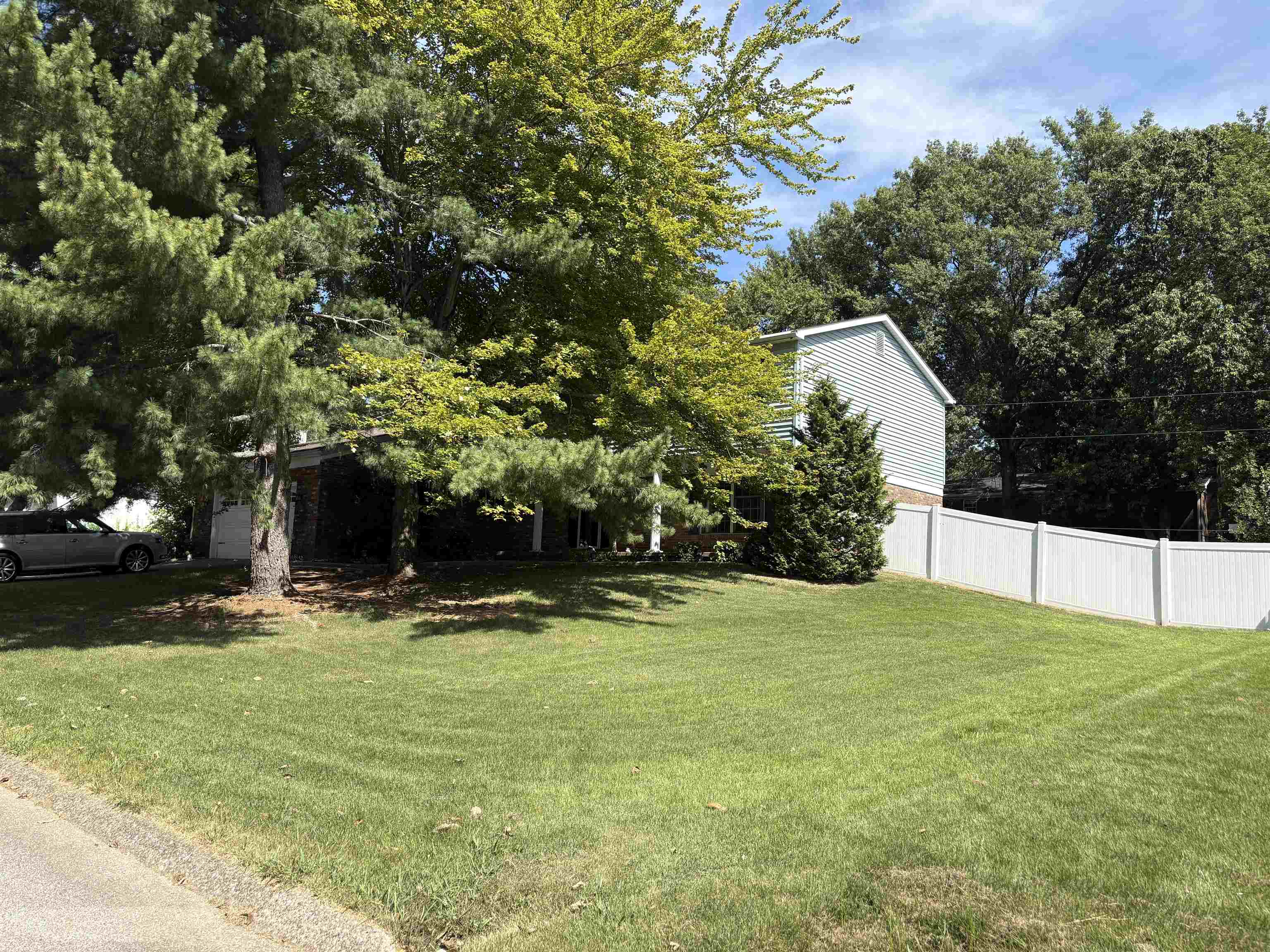 5200 Landview Dr., NEWBURGH, Indiana 47630, 4 Bedrooms Bedrooms, ,2 BathroomsBathrooms,Single Family Residence,For Sale,Landview Dr.,95719