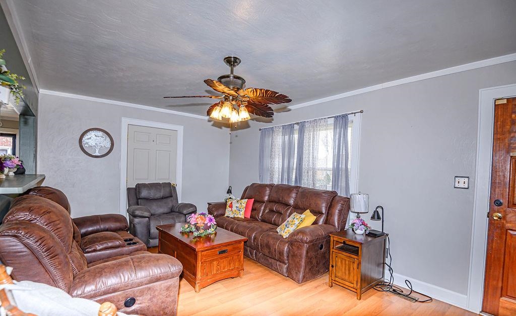 2624 York Street, Owensboro, Kentucky 42301, 3 Bedrooms Bedrooms, ,2 BathroomsBathrooms,Single Family Residence,For Sale,York Street,95720