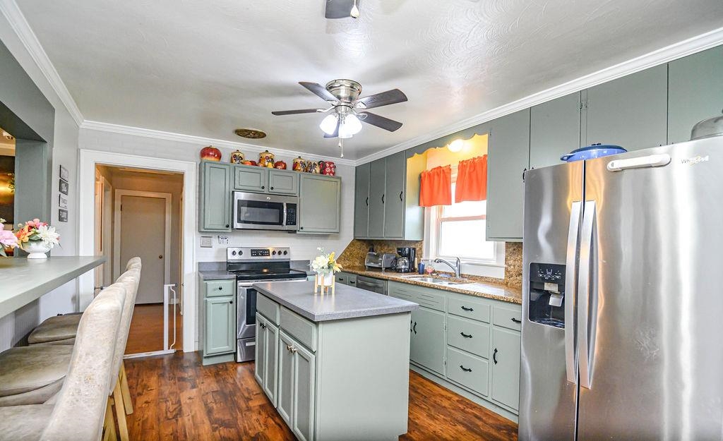 2624 York Street, Owensboro, Kentucky 42301, 3 Bedrooms Bedrooms, ,2 BathroomsBathrooms,Single Family Residence,For Sale,York Street,95720